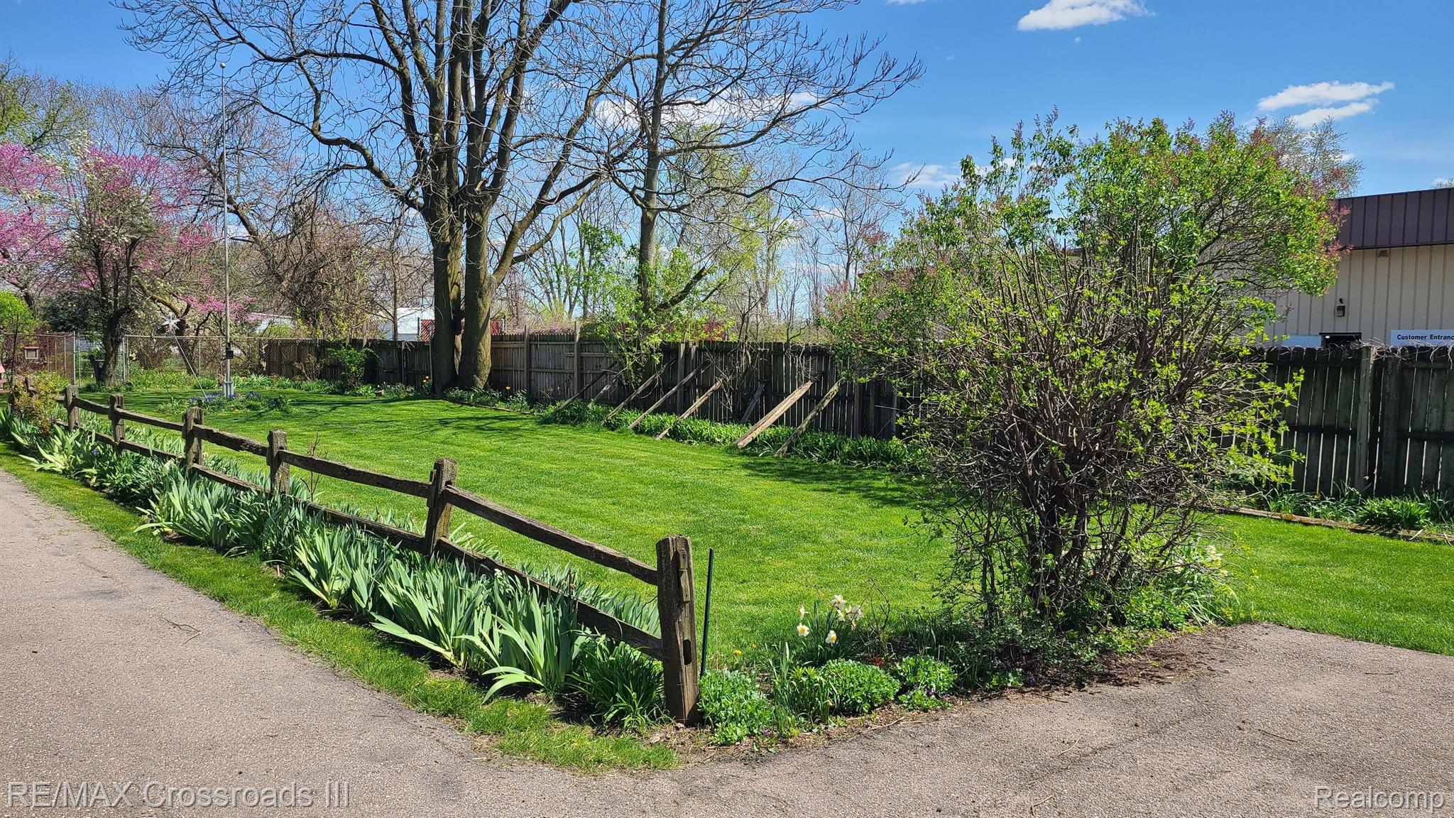 8735 RAWSONVILLE Road