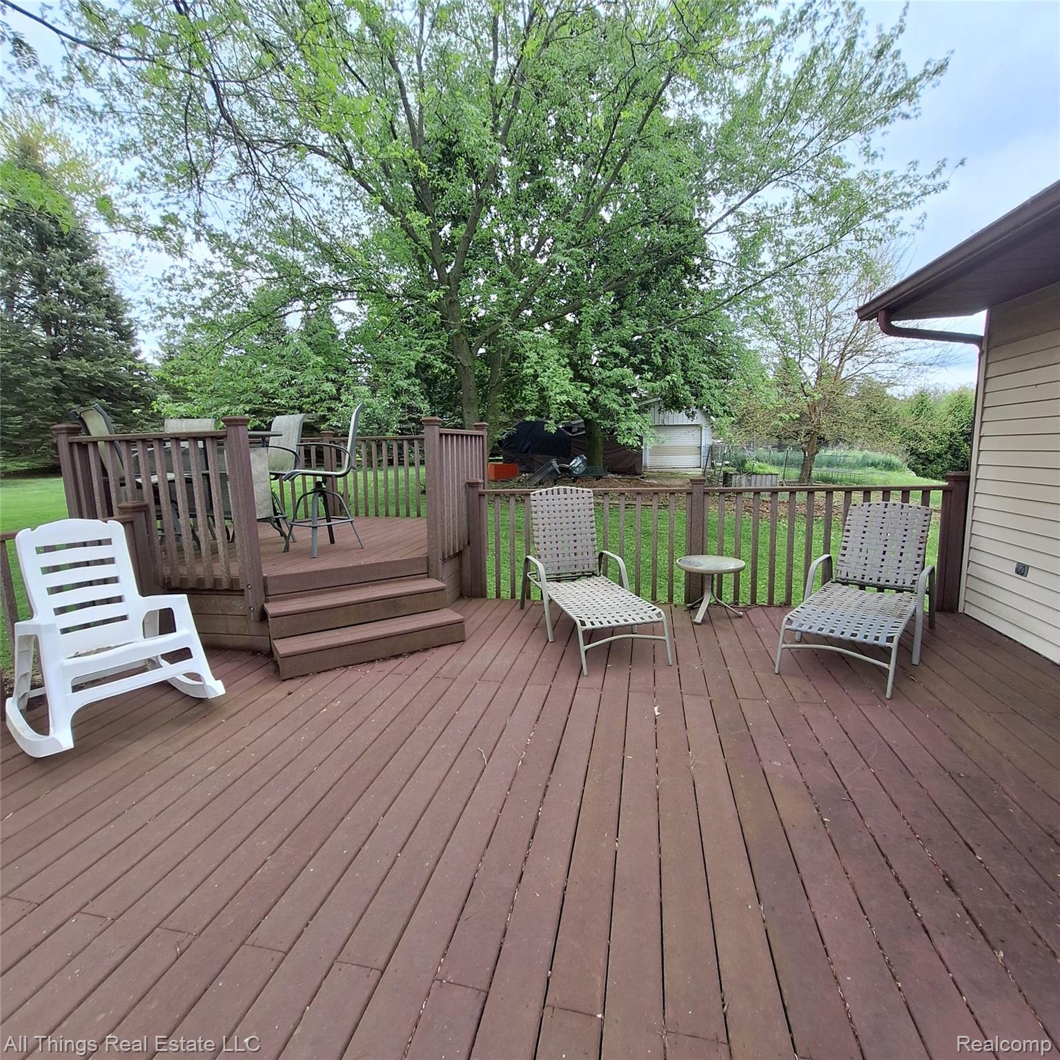 3827 WOODLAND Drive