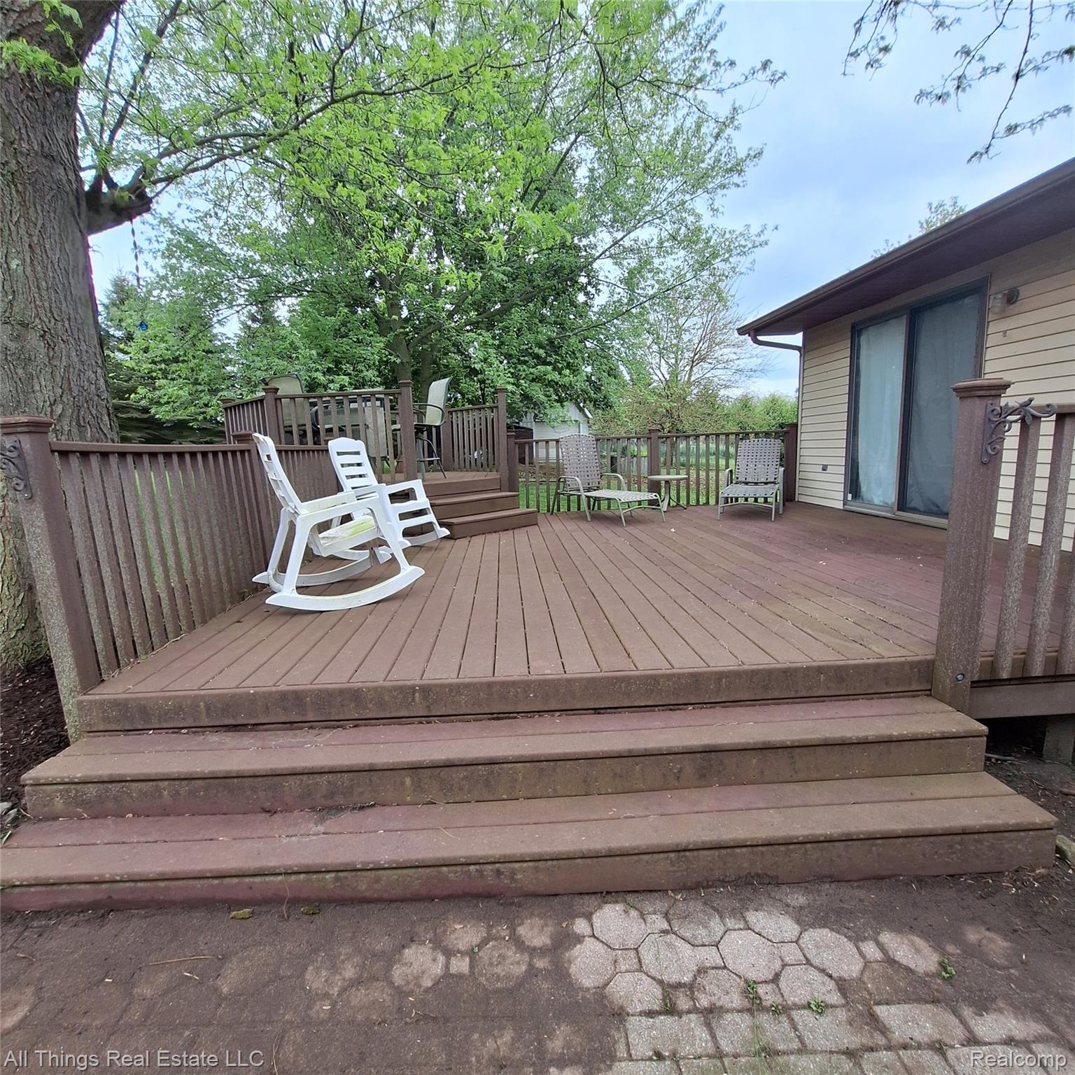 3827 WOODLAND Drive
