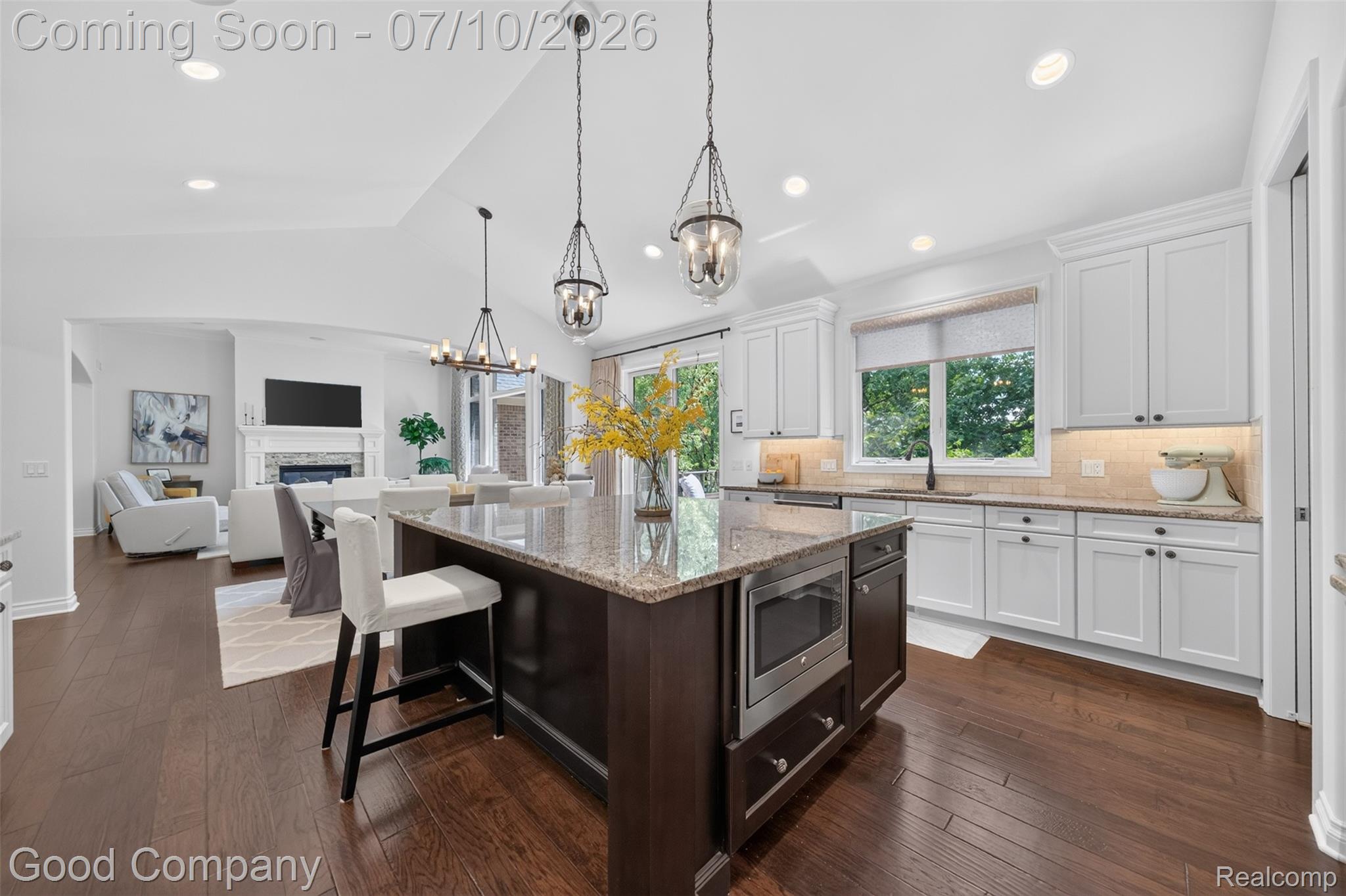 1946 Acorn Glen