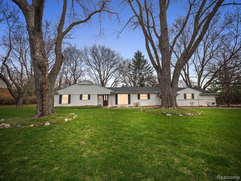 2710 S CHRISTIAN HILLS Drive Rochester Hills City Oakland MI 48309