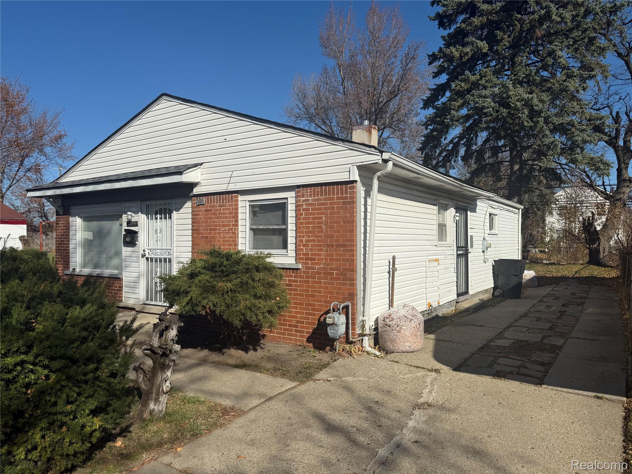 4194 Algonquin Street