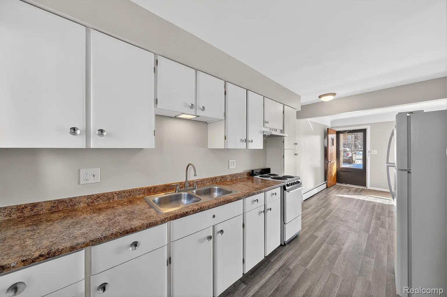 23 W Burdick Street 4