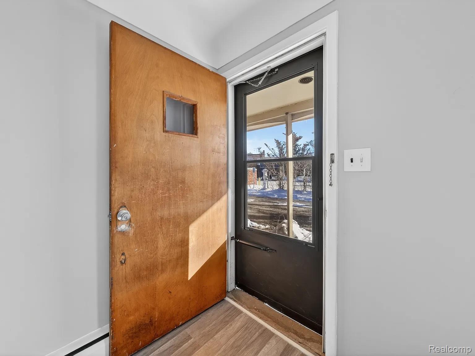 23 W Burdick Street 4