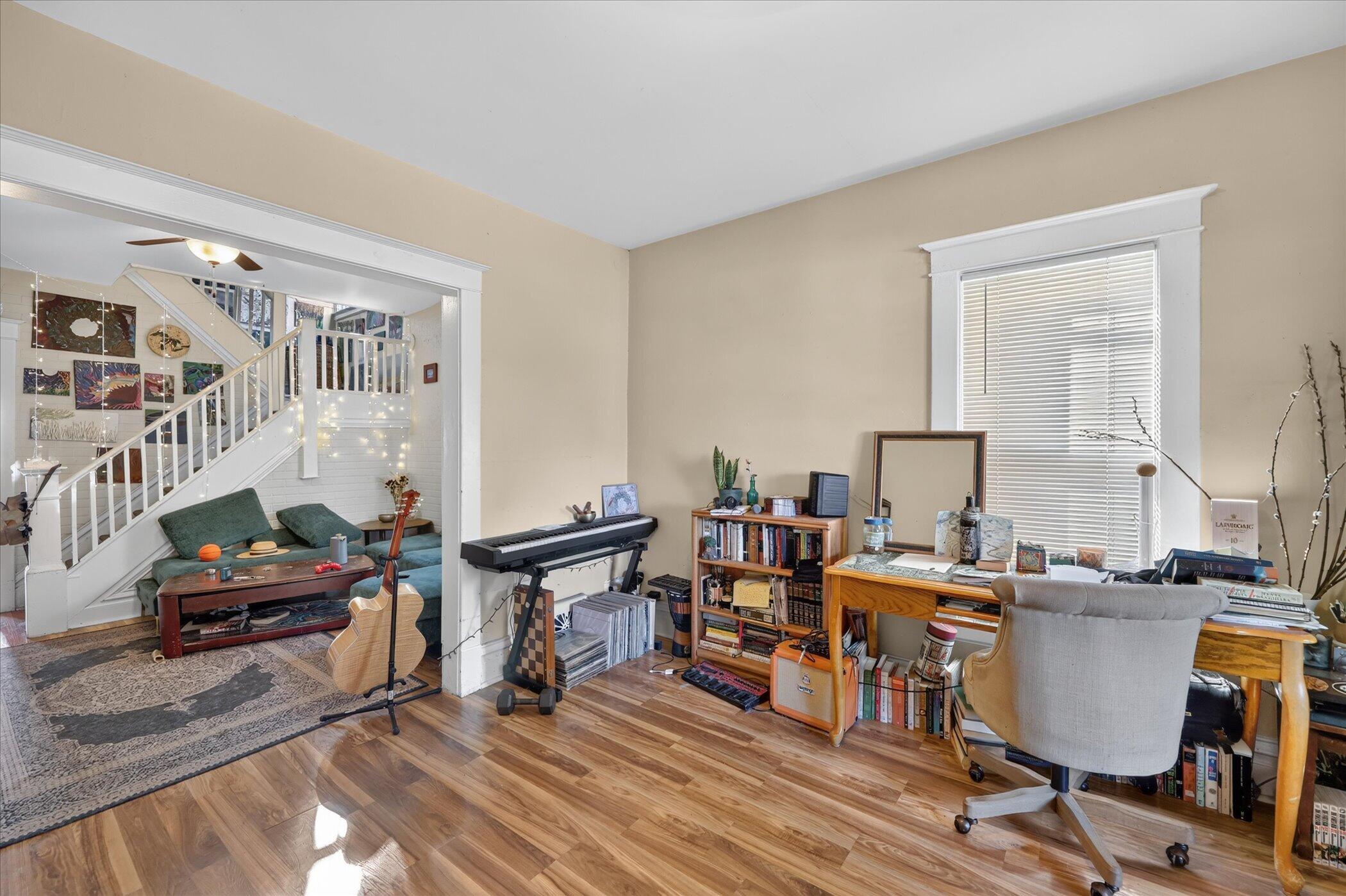 907/909 Rose Court