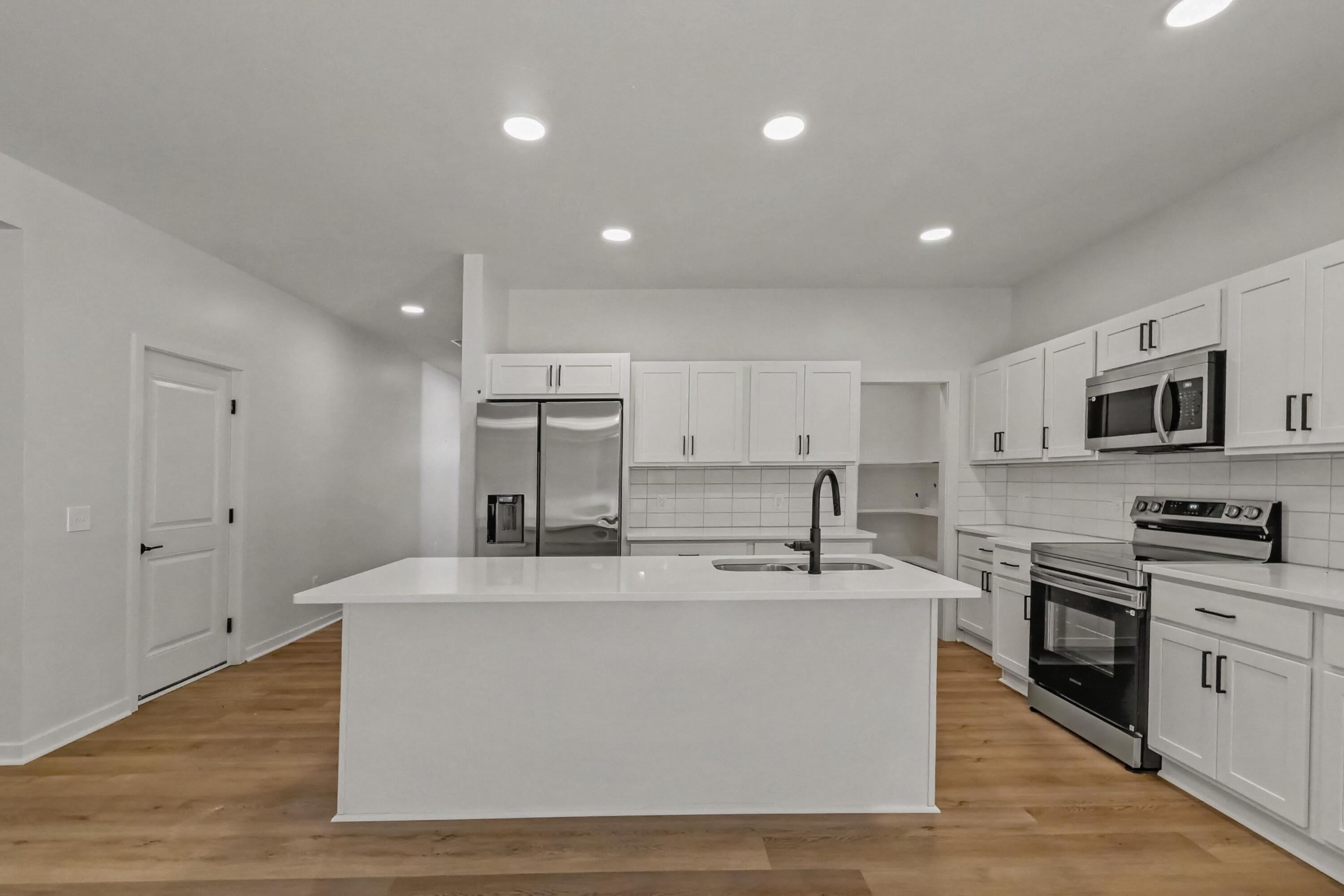 1480 W Valley