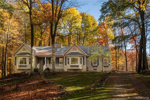 1613 Tu Van Trail Addison Township MI 48367