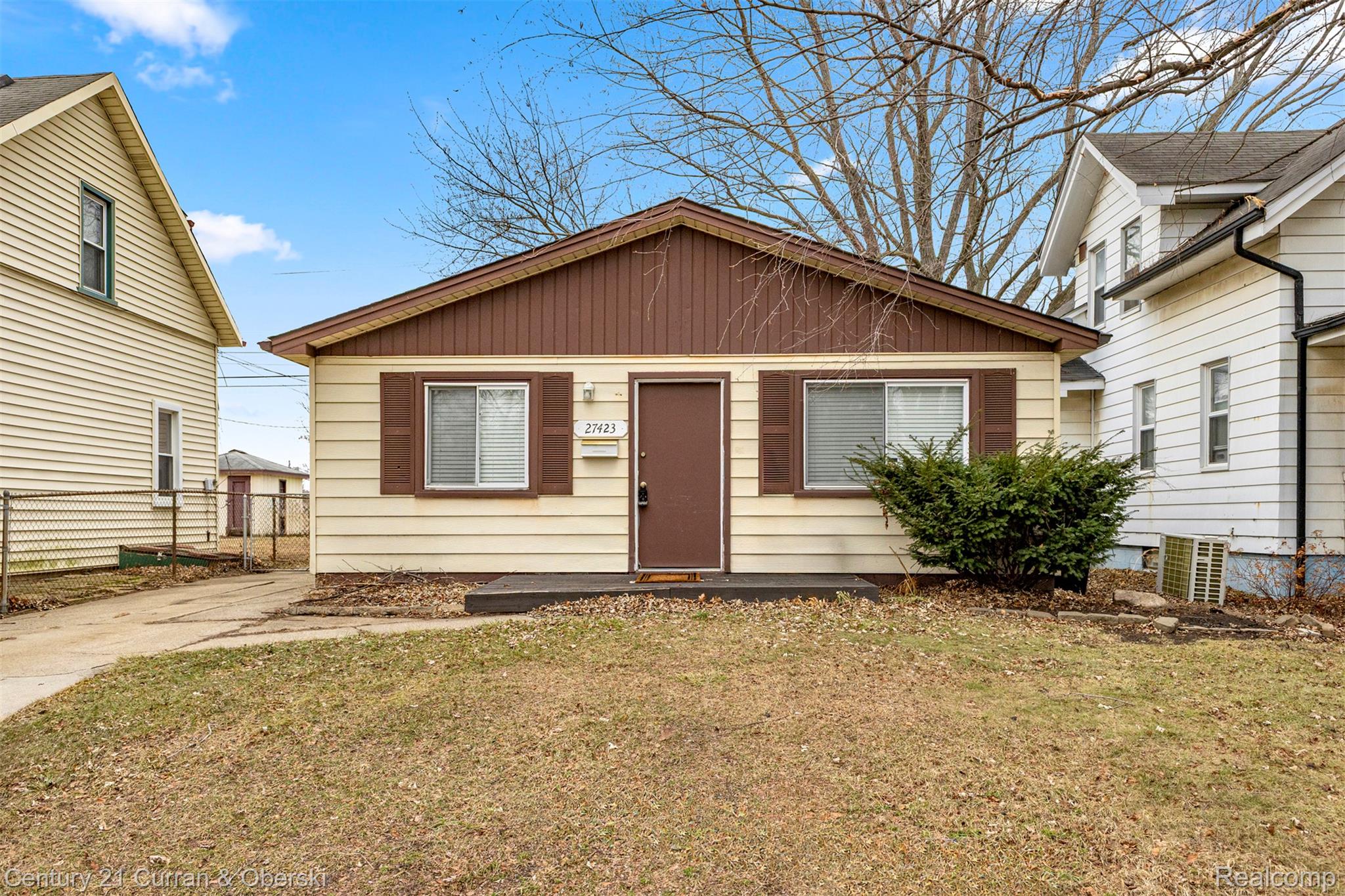 27423 Groveland Street