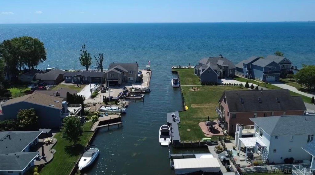 Photo of 37886 Sunnybrook Street, Harrison Charter Township, MI 48045 (MLS # 58050225607)