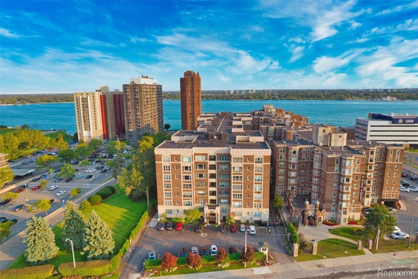 8120 E JEFFERSON AVE APT 1B1, DETROIT, MI 48214 - Image a8c1c68c2d2e57e3acd09557ebb57d3d/476981033