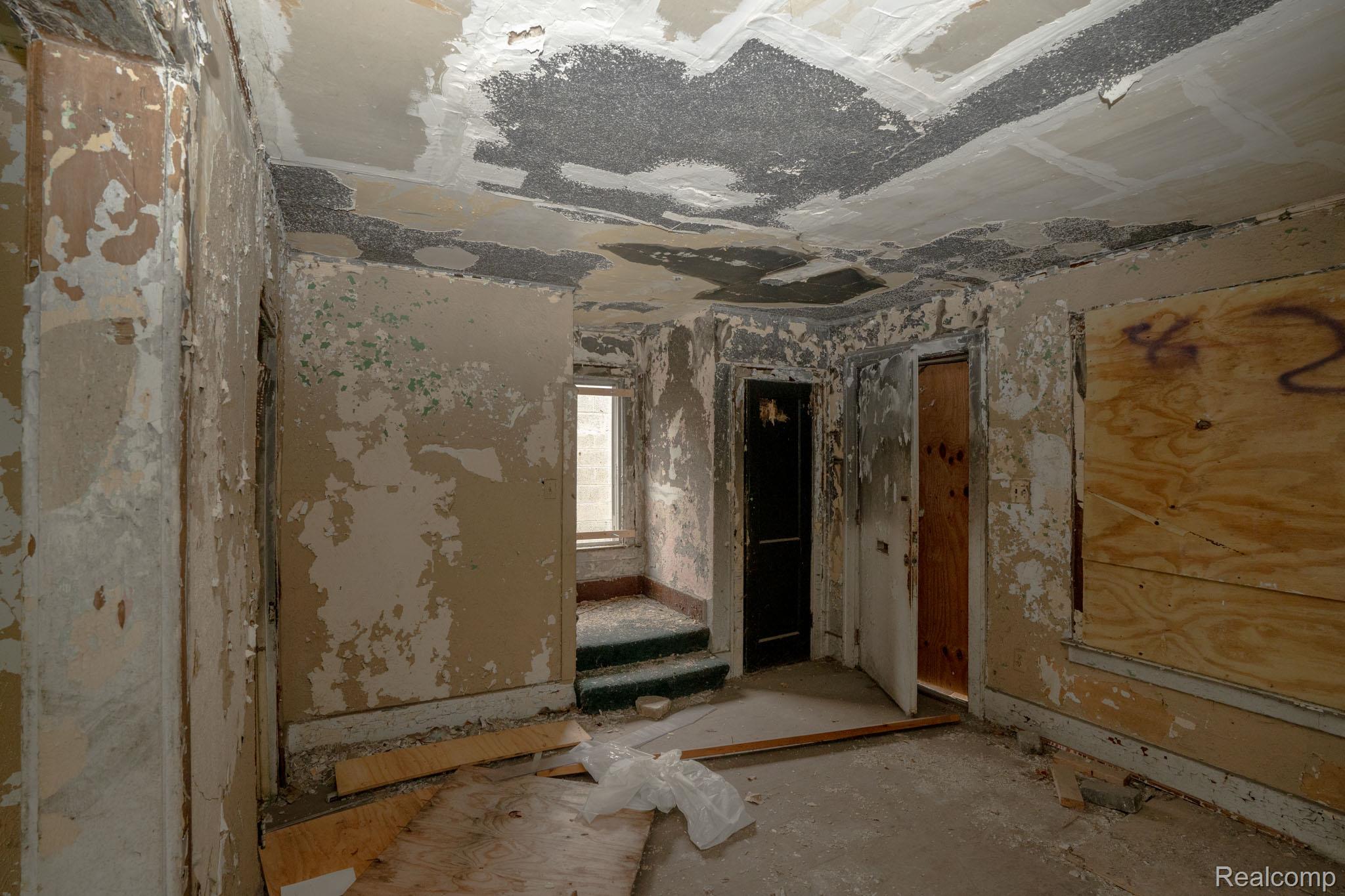 2032 Puritan Street