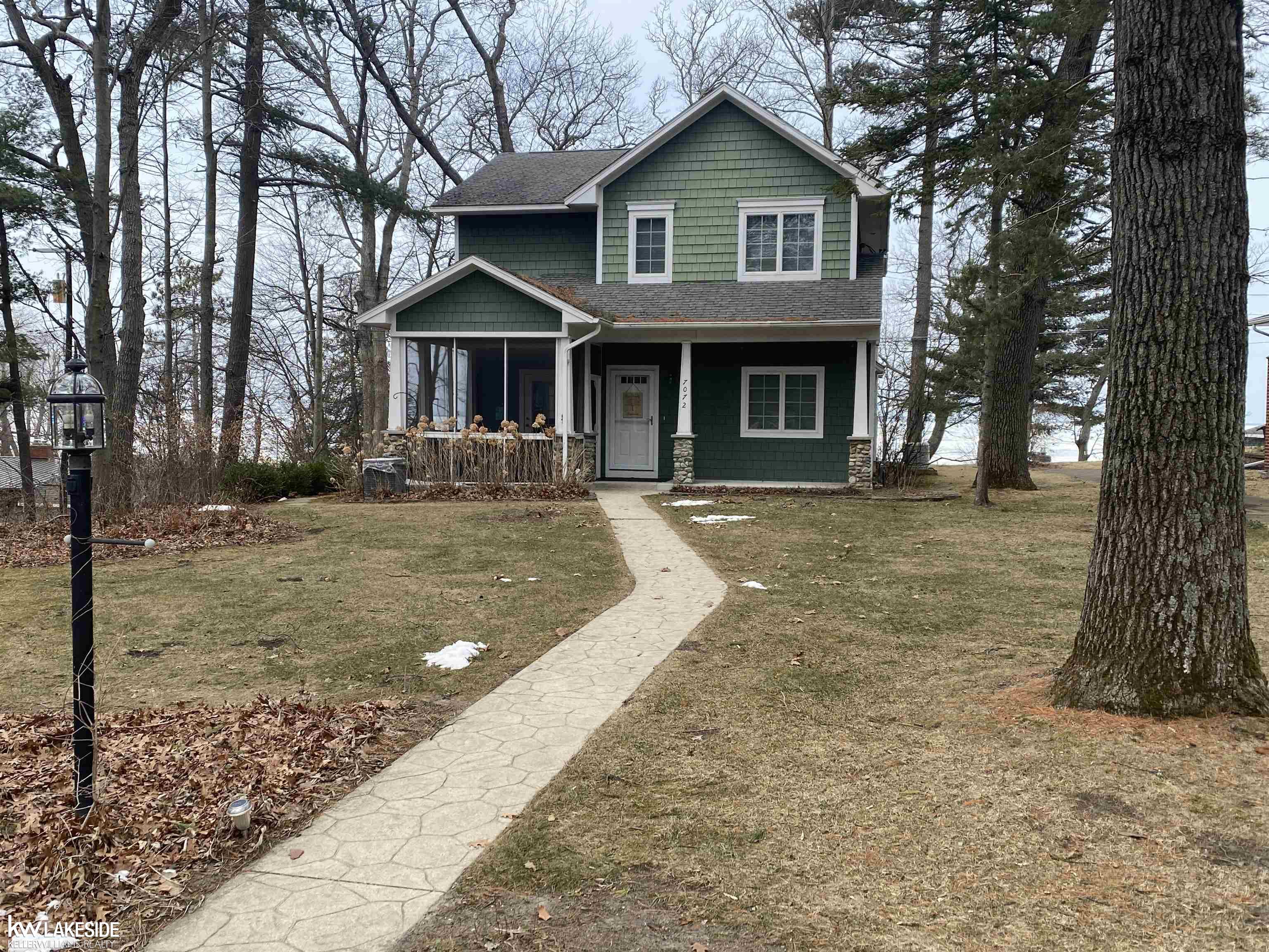 7072 Oak Bluff Drive