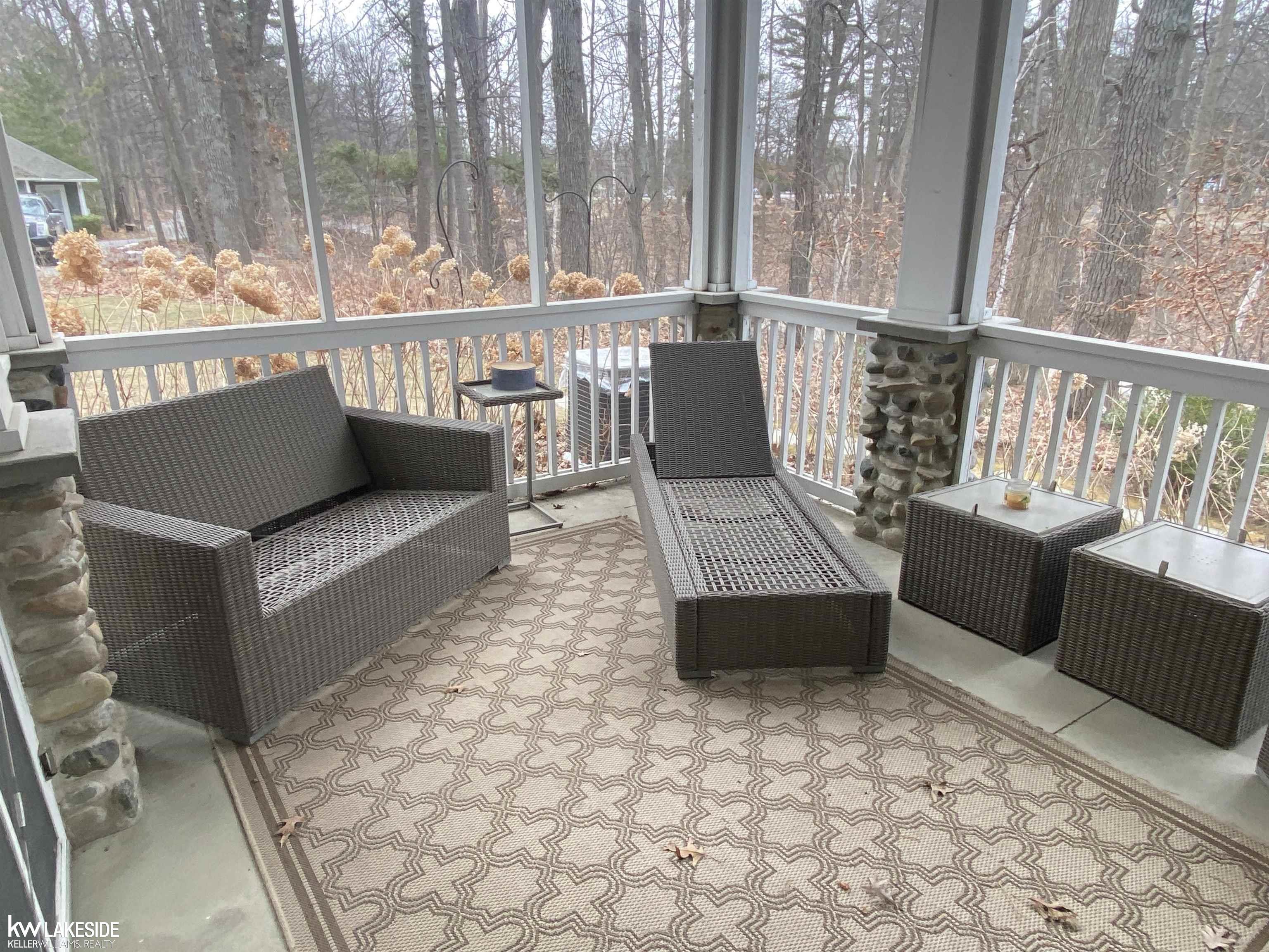 7072 Oak Bluff Drive