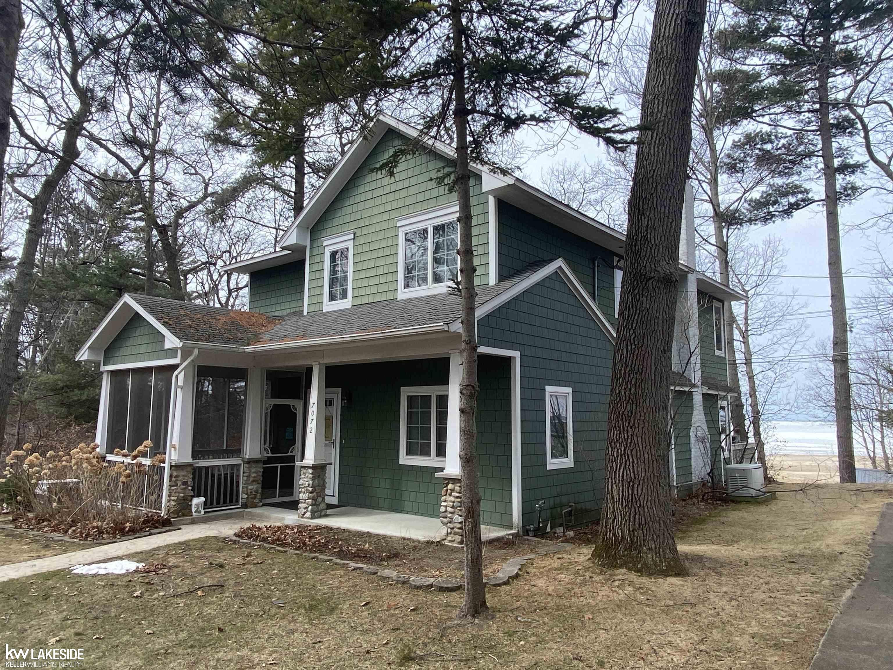 7072 Oak Bluff Drive