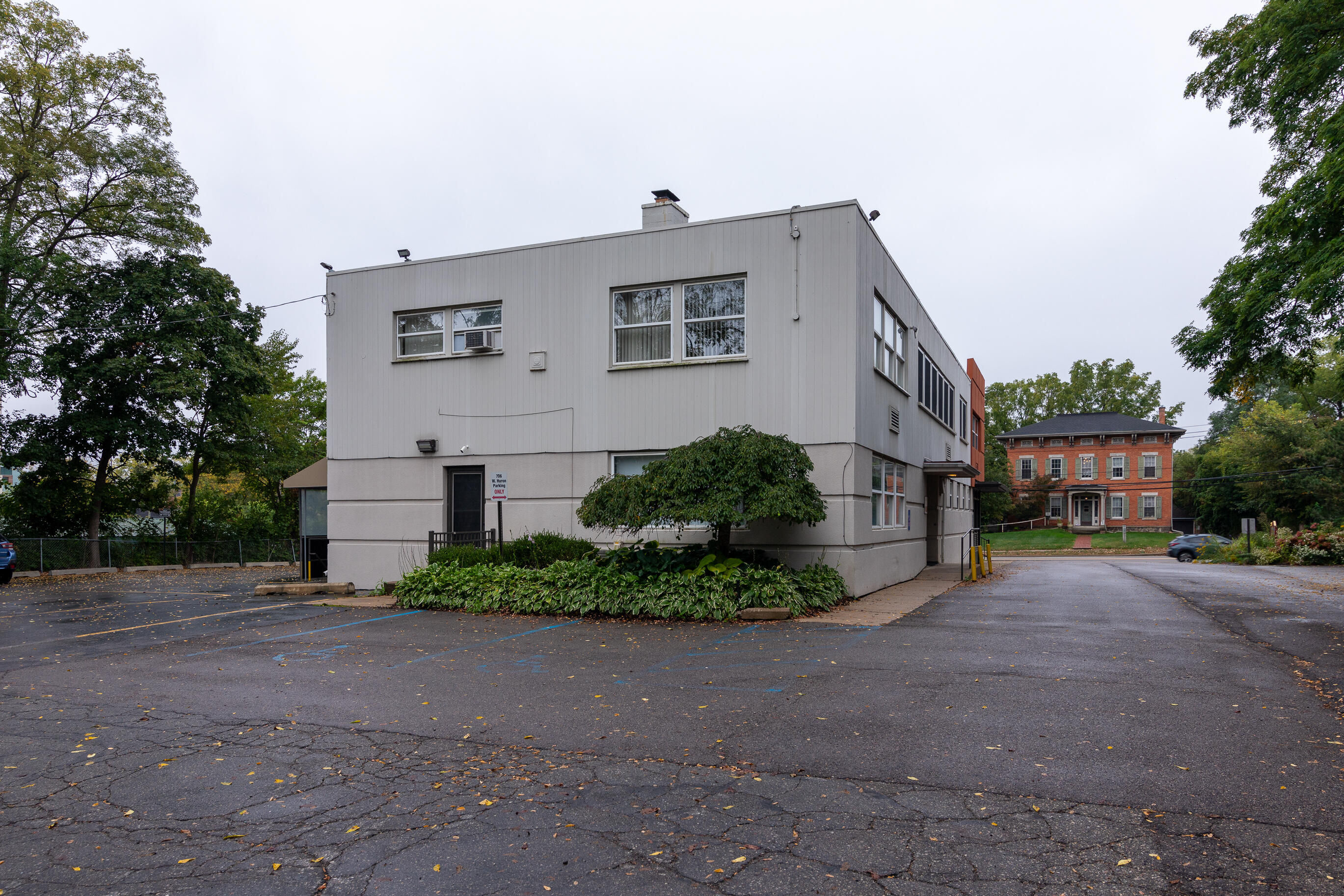 708 W Huron Street 3