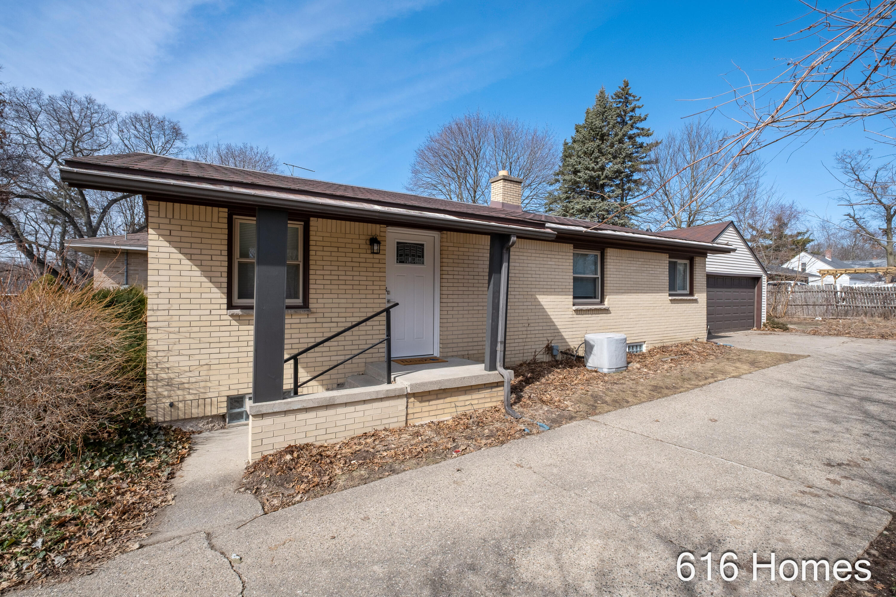 937 Lamberton Street NE