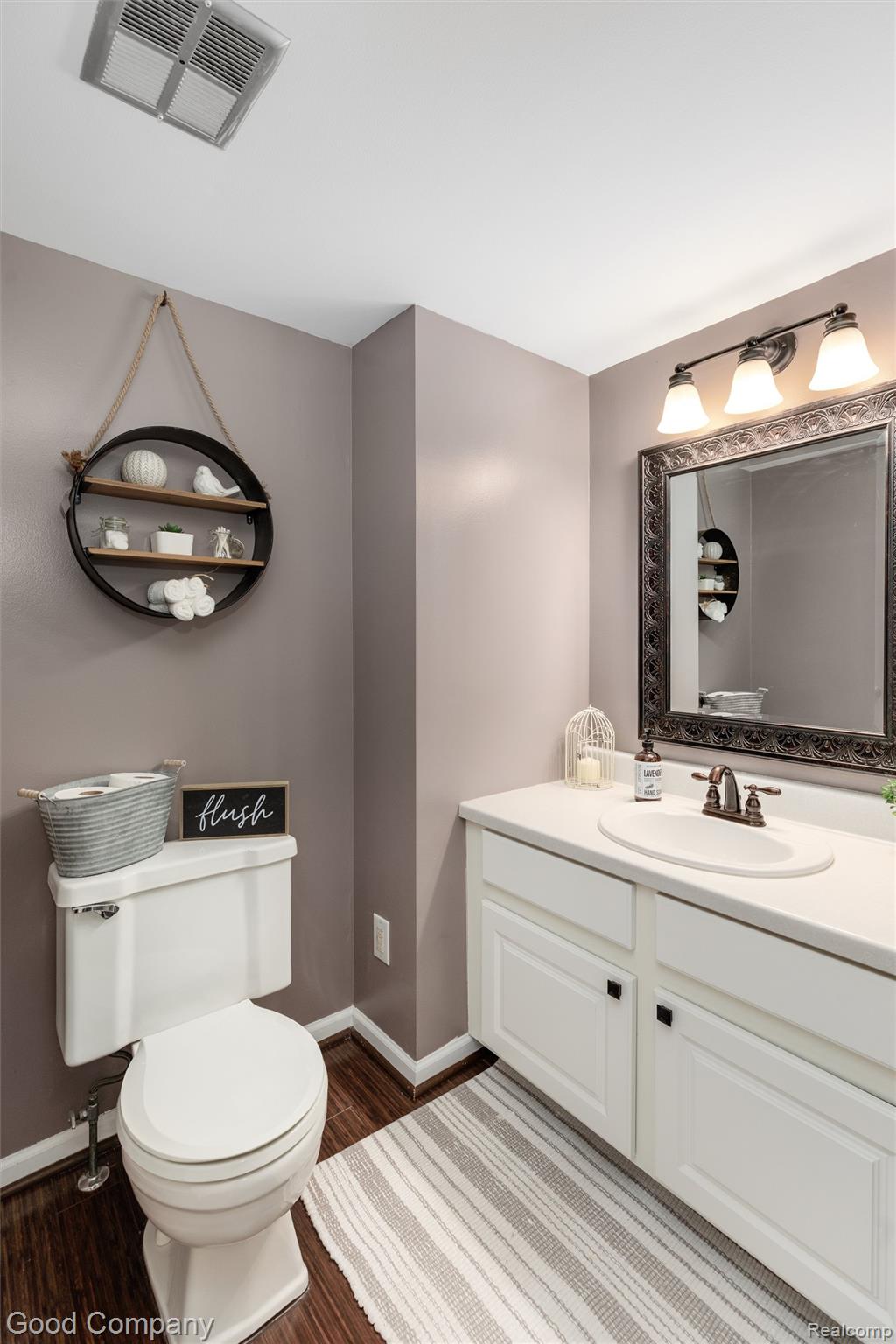 42146 Farragut Court