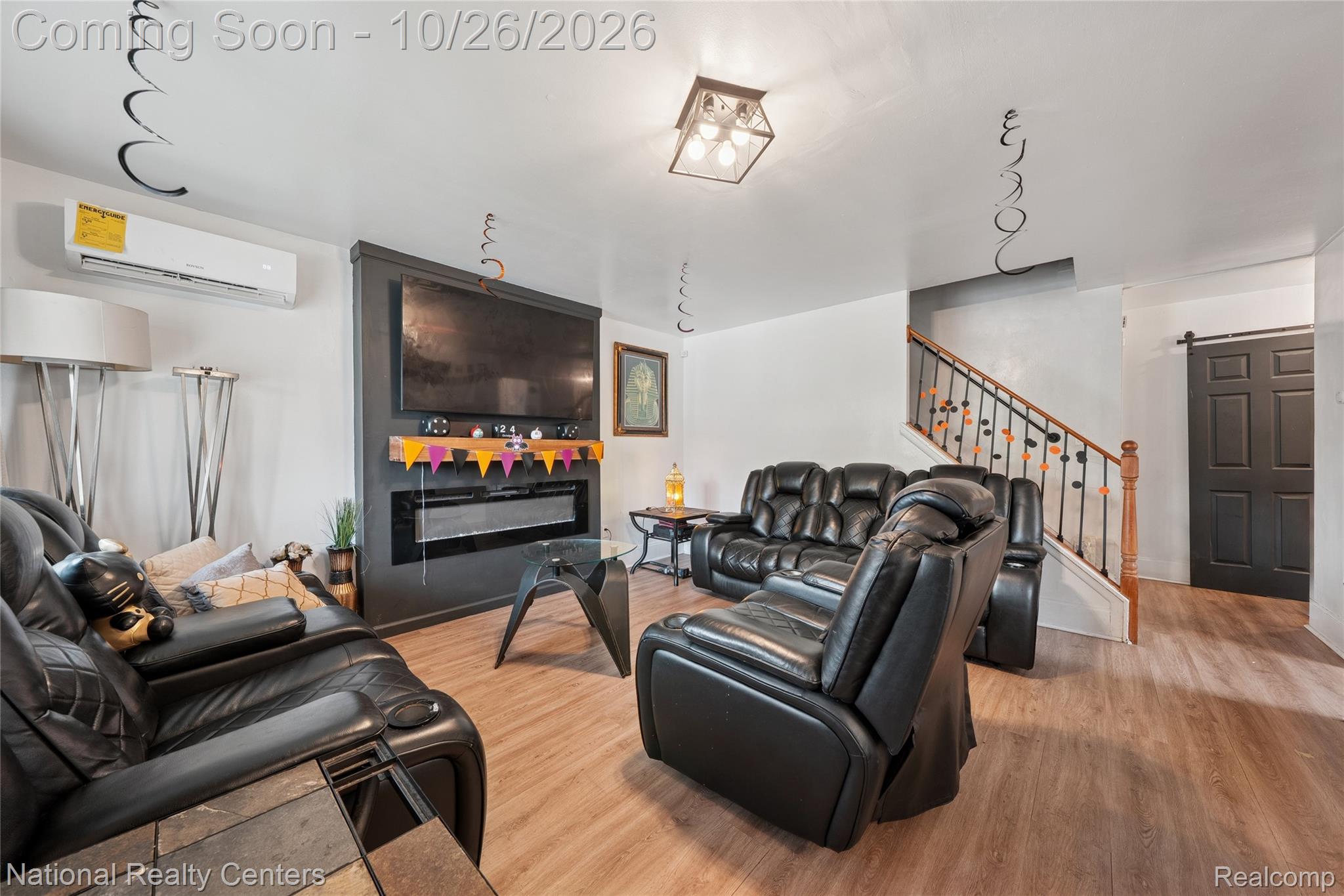 966 E Greendale