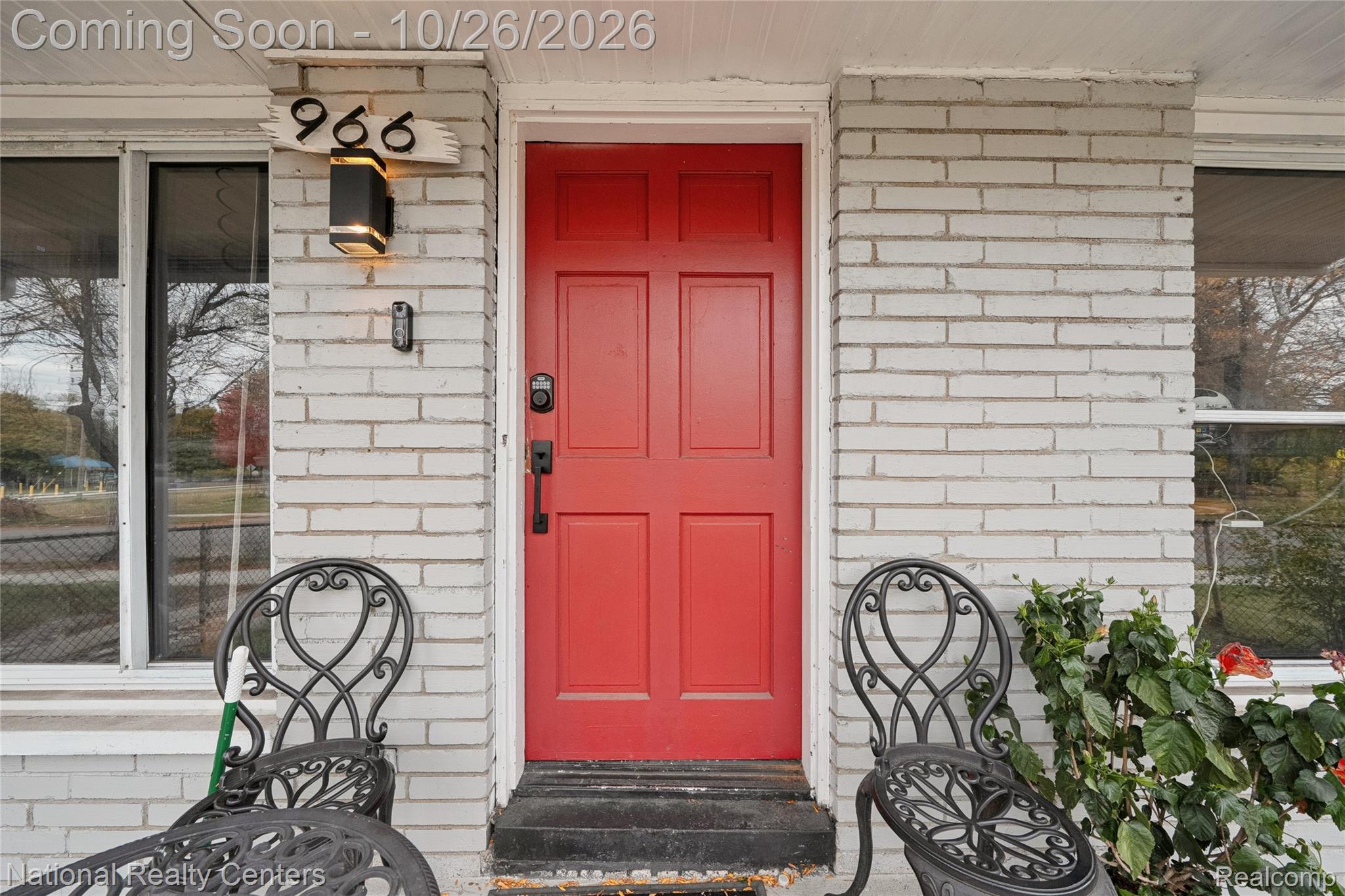 966 E Greendale