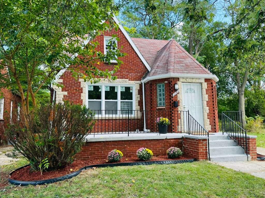 15784 Pinehurst Street