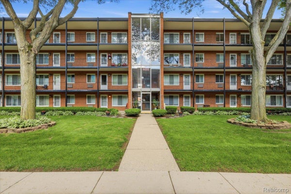 2915 W 13 MILE RD APT 308, ROYAL OAK, MI 48073 - Image a8ee8582104b1bd7bb8aa77f0e5ee22d/1535593874