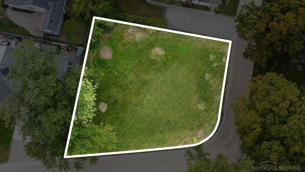 7102 LAKEVIEW Drive