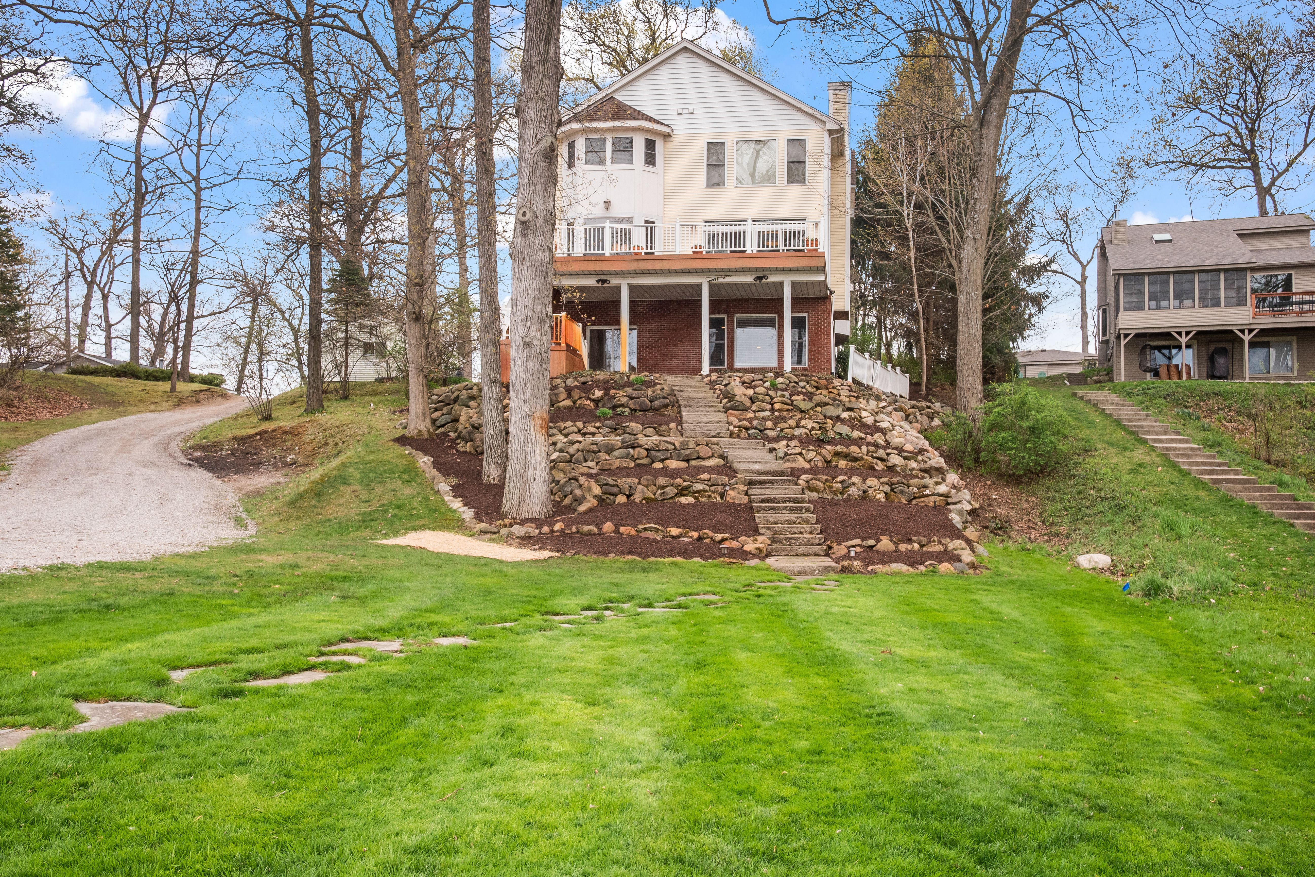 5027 GROVER Drive