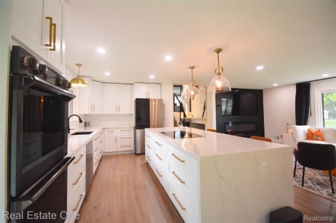 Tiny photo for 2911 Aldgate Drive, Bloomfield Charter Township, MI 48304 (MLS # 20261071519)
