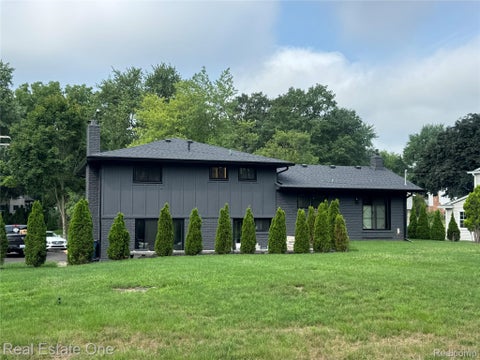 Tiny photo for 2911 Aldgate Drive, Bloomfield Charter Township, MI 48304 (MLS # 20261071519)