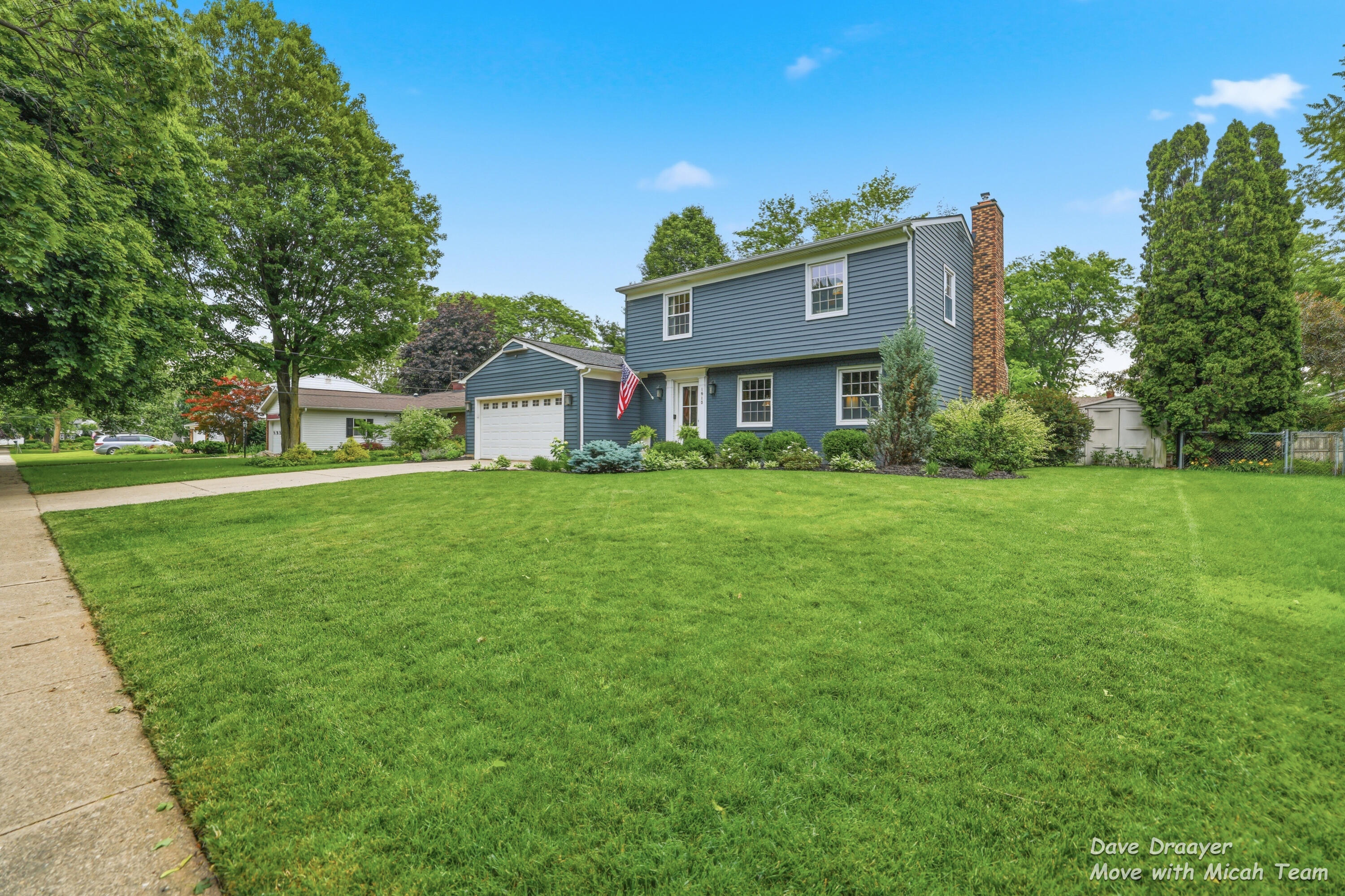 1910 Ridgemoor Drive SE