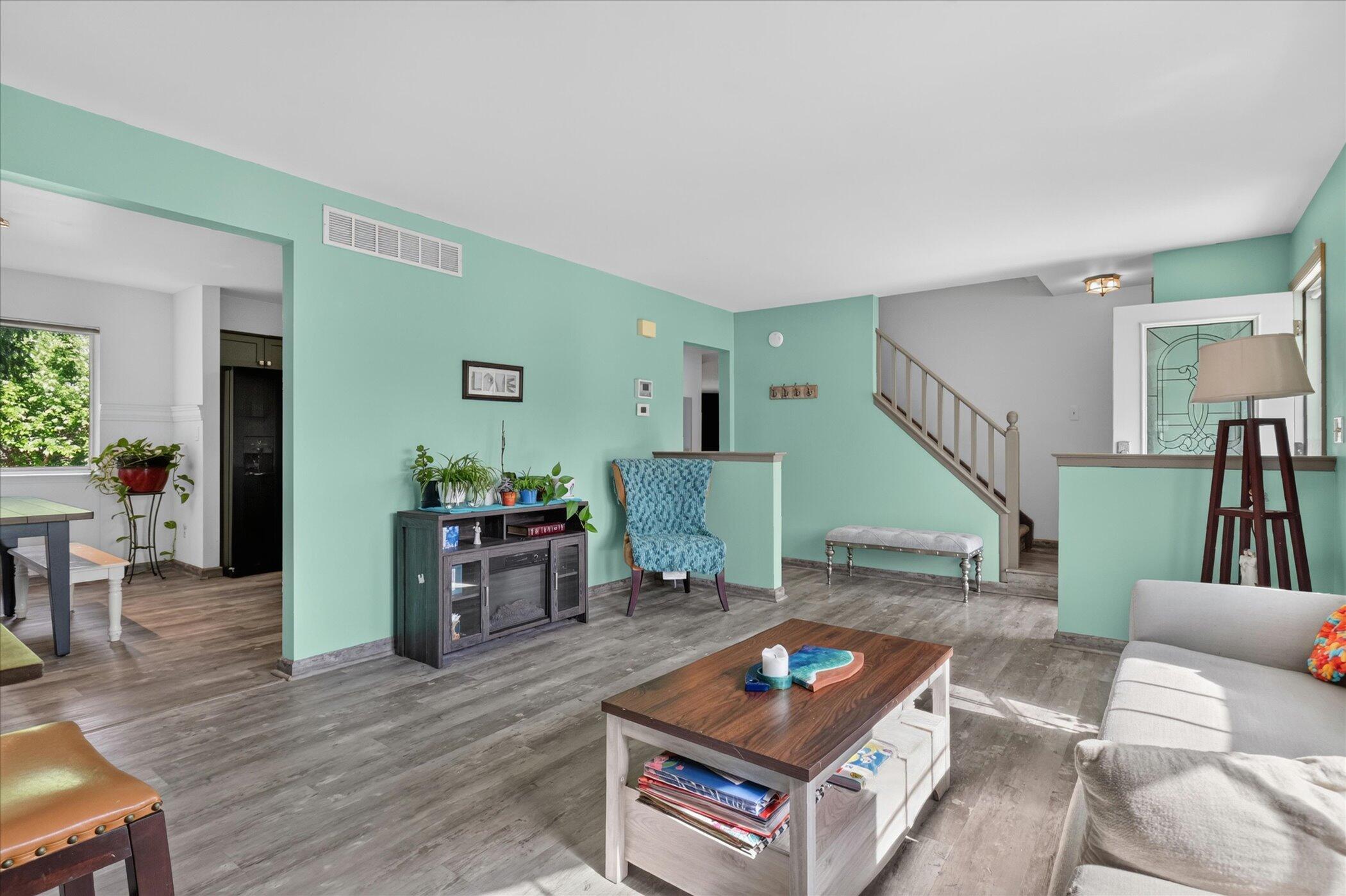 1221 Harwood Circle