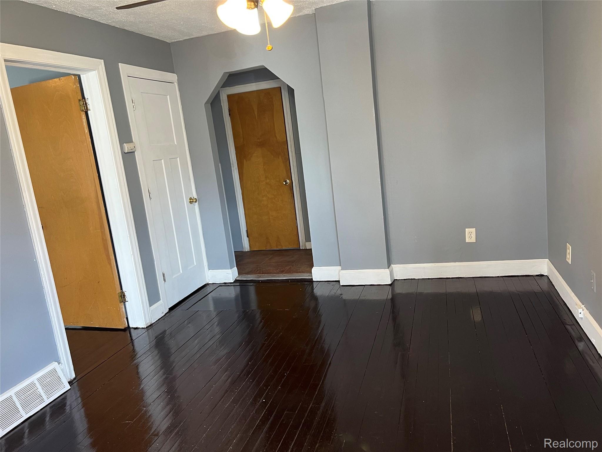 6819 Meadow Avenue 6819 Meadow Avenue