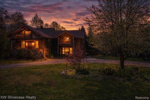 Photo of 405 Shortridge Avenue, Rochester Hills City, MI 48307 (MLS # 20261025403)