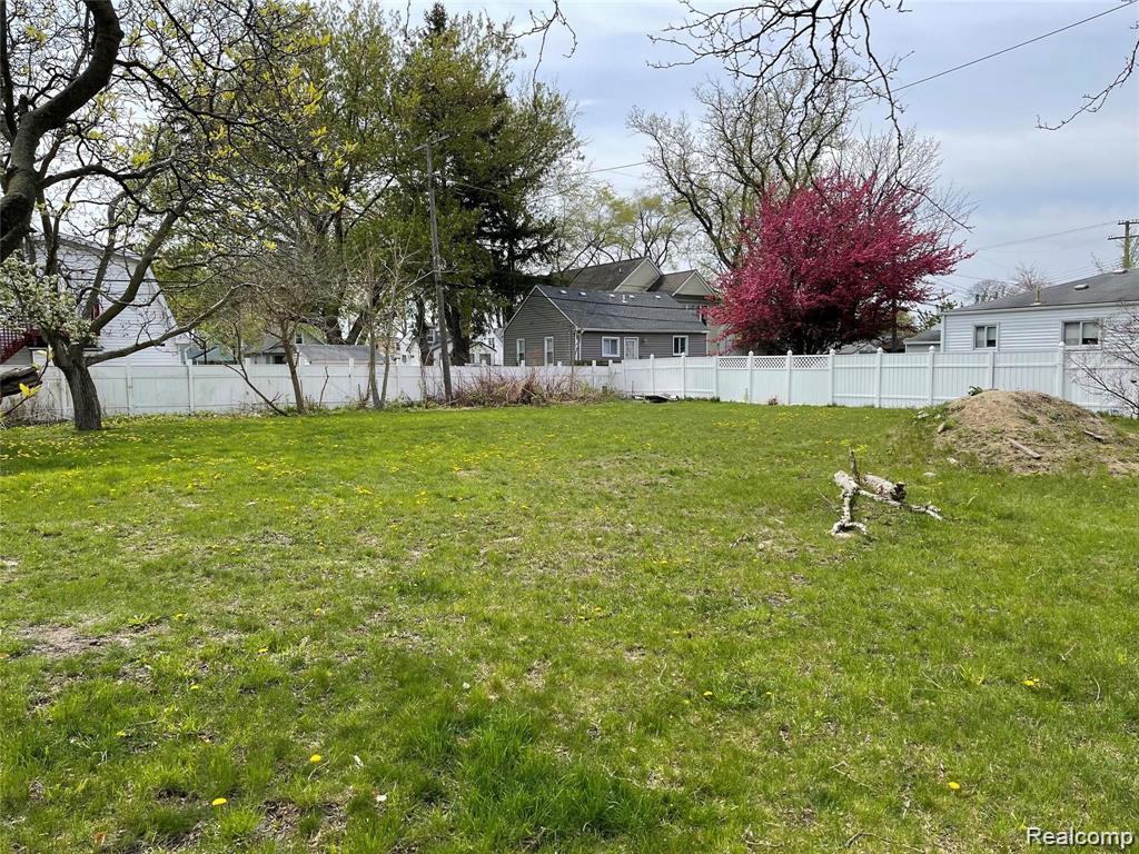 306 E Elza Avenue