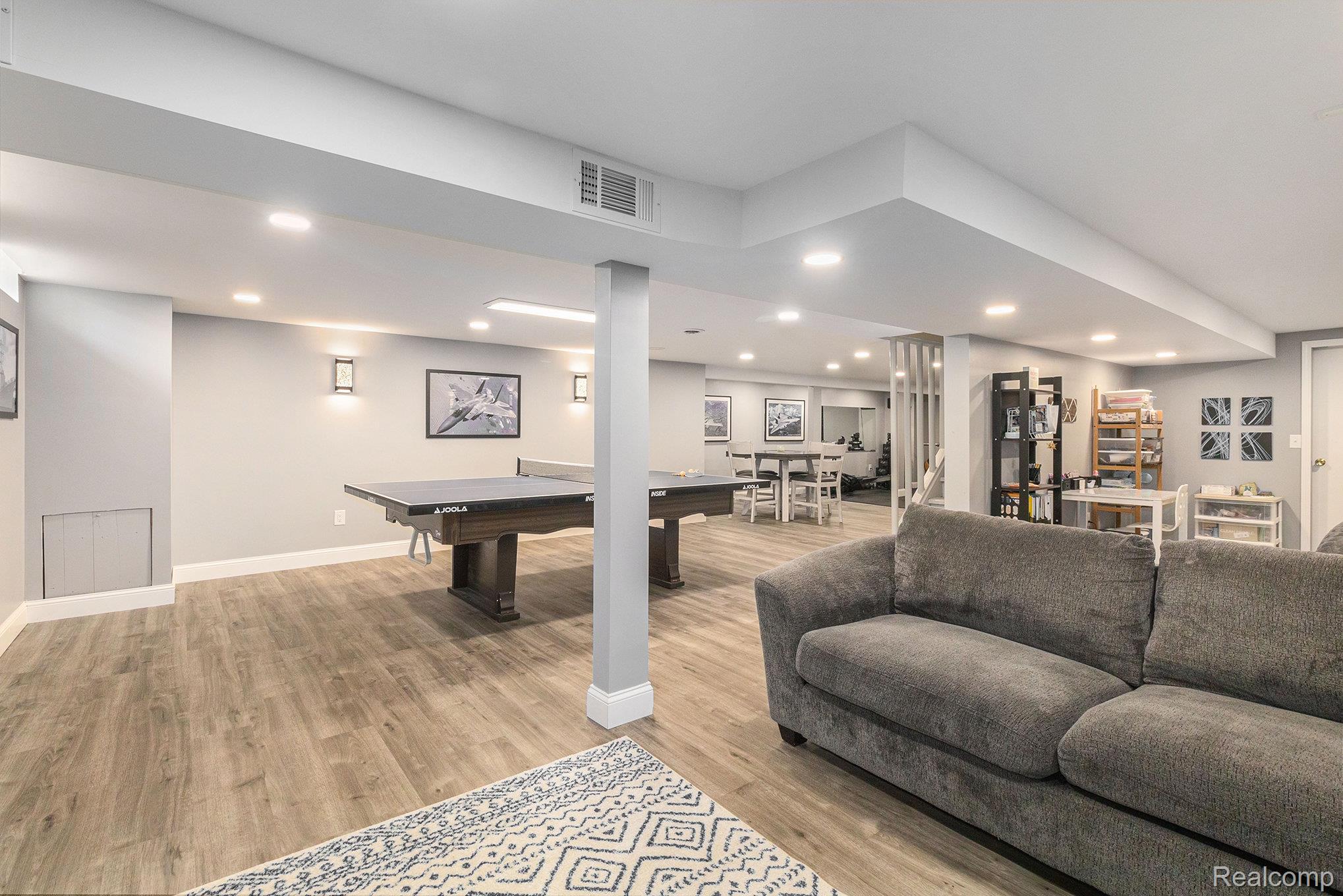 Bloomfield Charter Township, Michigan 48304, United States, 4 Bedrooms Bedrooms, ,3 BathroomsBathrooms,Residential,Pending,237182