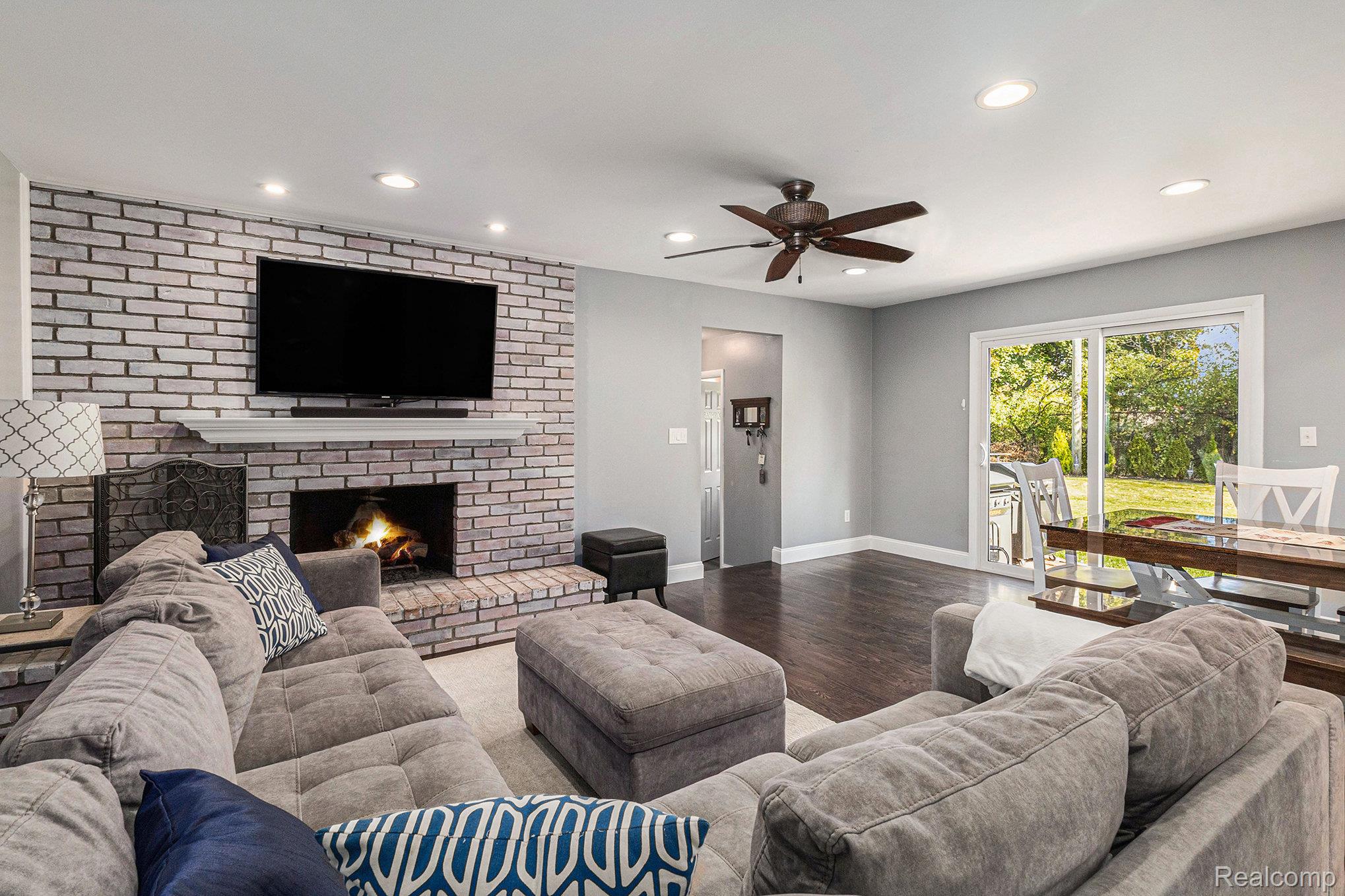 Bloomfield Charter Township, Michigan 48304, United States, 4 Bedrooms Bedrooms, ,3 BathroomsBathrooms,Residential,Pending,237182