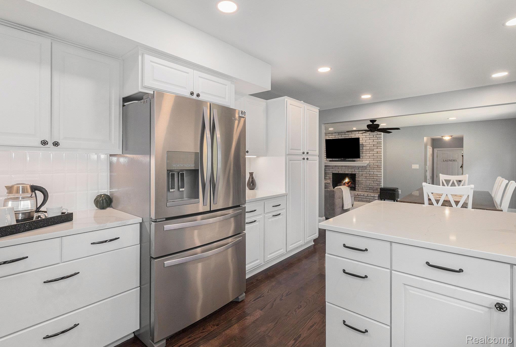 Bloomfield Charter Township, Michigan 48304, United States, 4 Bedrooms Bedrooms, ,3 BathroomsBathrooms,Residential,Pending,237182