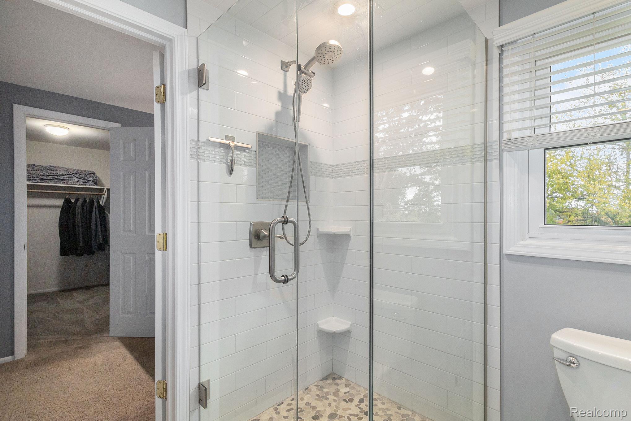 Bloomfield Charter Township, Michigan 48304, United States, 4 Bedrooms Bedrooms, ,3 BathroomsBathrooms,Residential,Pending,237182