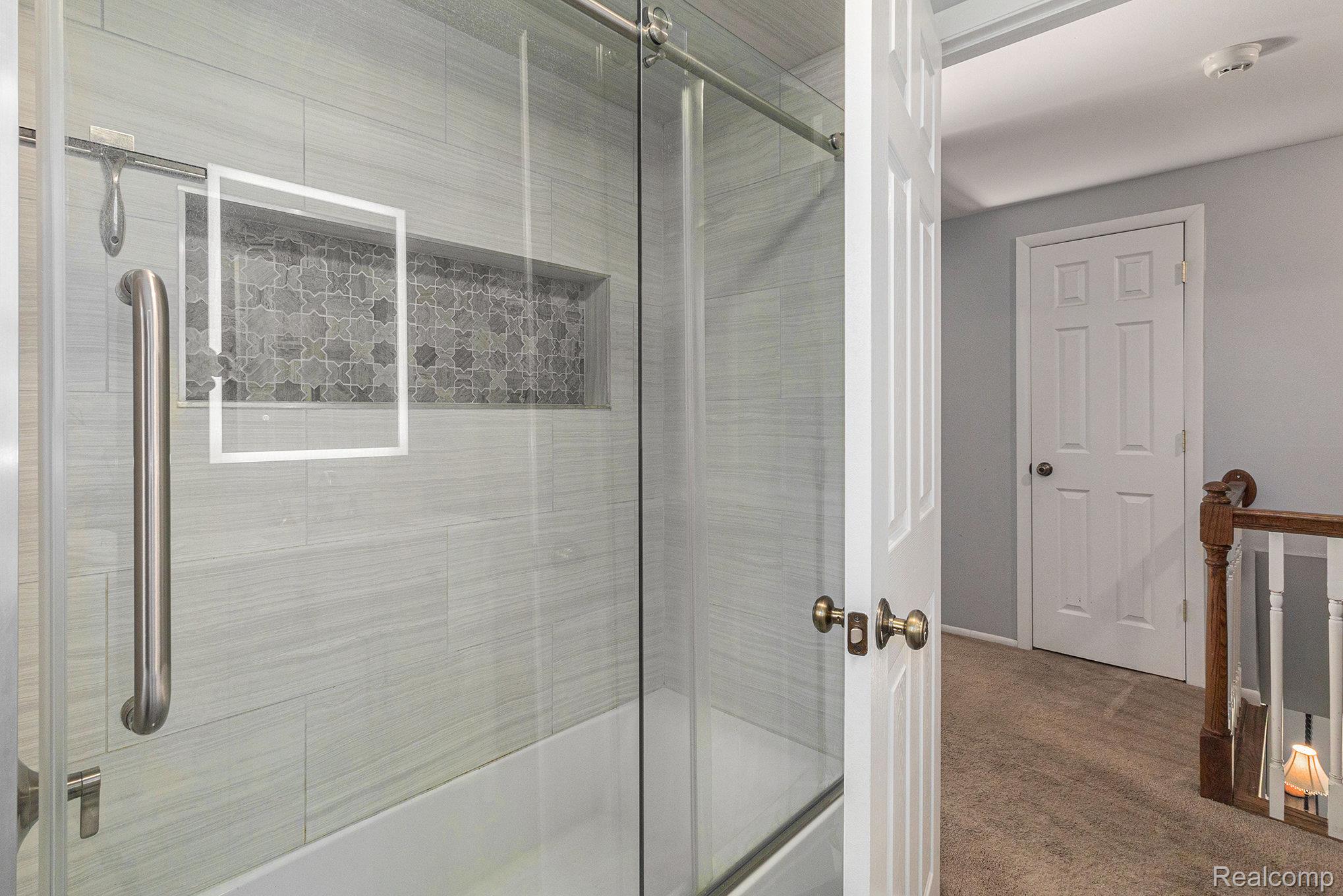 Bloomfield Charter Township, Michigan 48304, United States, 4 Bedrooms Bedrooms, ,3 BathroomsBathrooms,Residential,Pending,237182