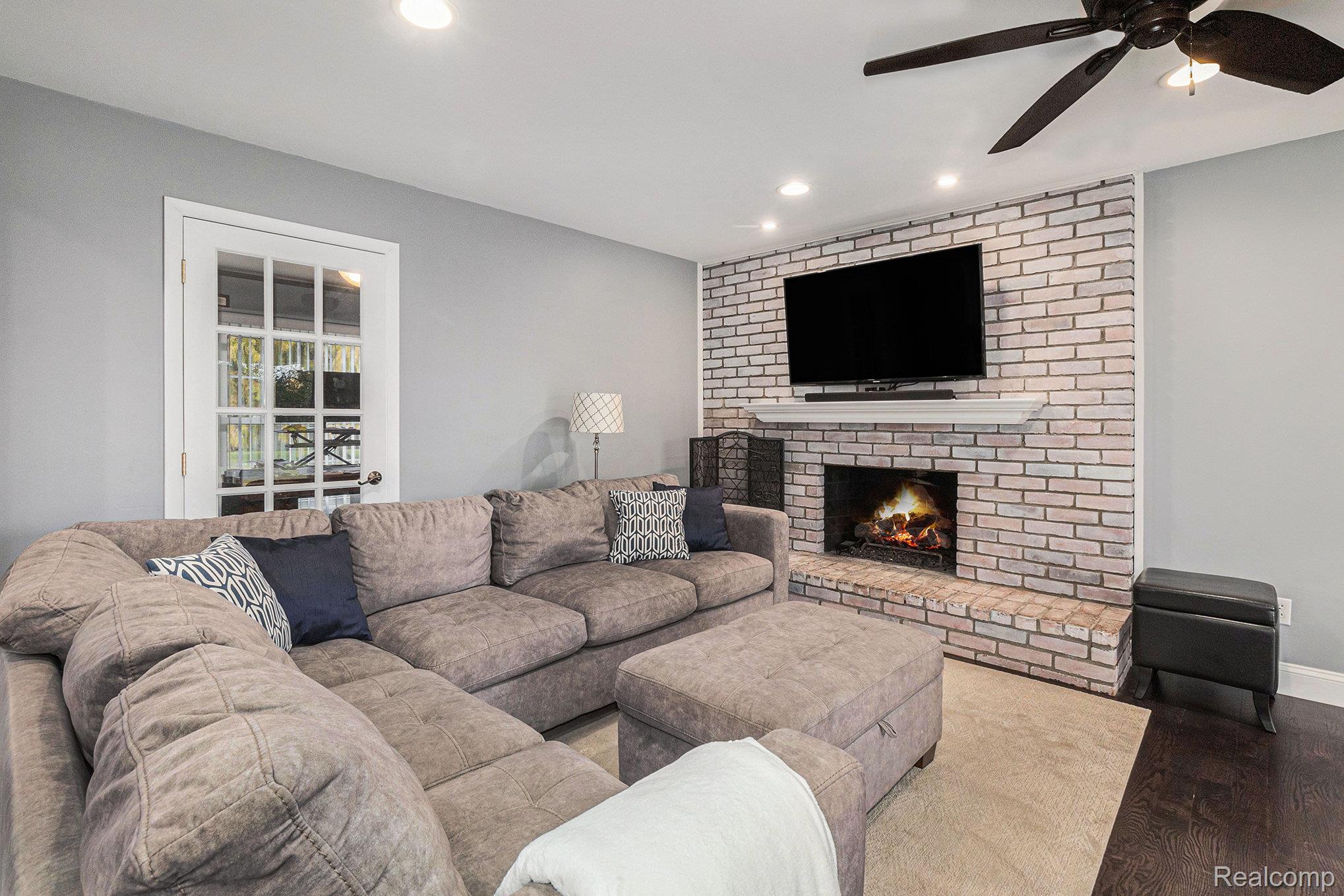 Bloomfield Charter Township, Michigan 48304, United States, 4 Bedrooms Bedrooms, ,3 BathroomsBathrooms,Residential,Pending,237182