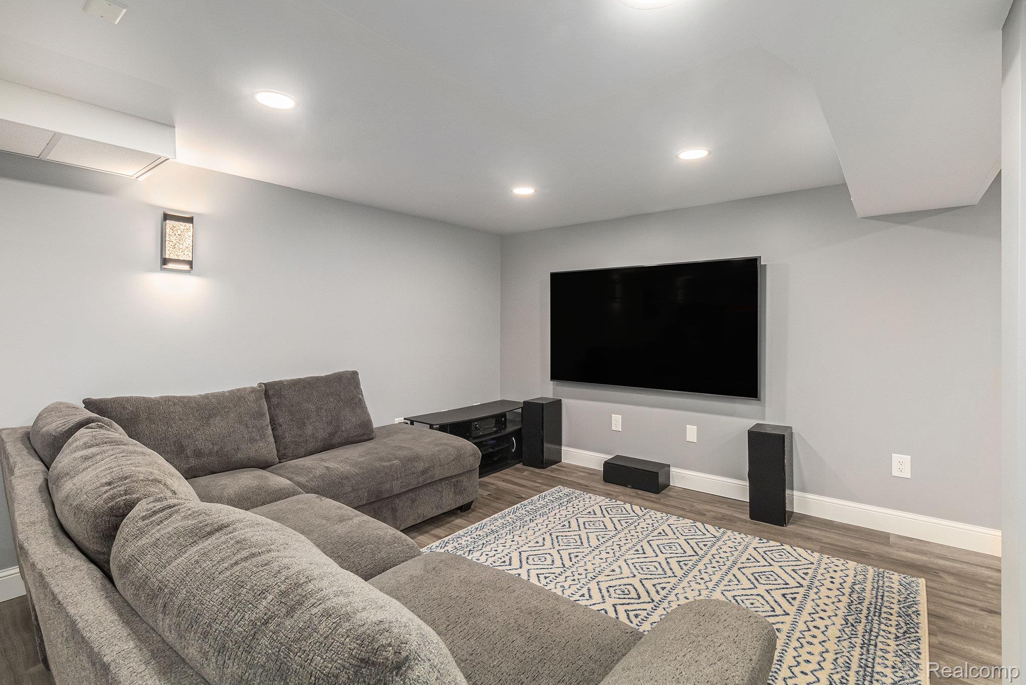 Bloomfield Charter Township, Michigan 48304, United States, 4 Bedrooms Bedrooms, ,3 BathroomsBathrooms,Residential,Pending,237182