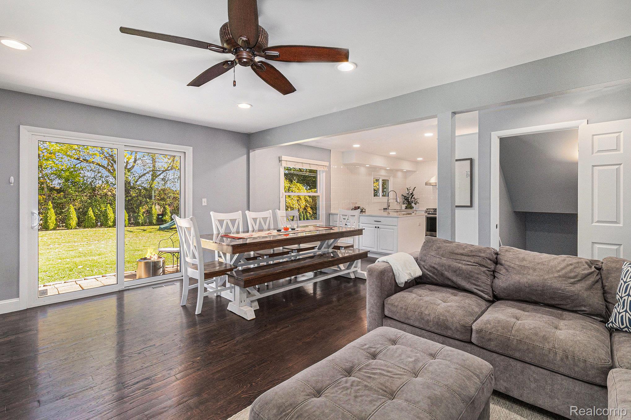 Bloomfield Charter Township, Michigan 48304, United States, 4 Bedrooms Bedrooms, ,3 BathroomsBathrooms,Residential,Pending,237182