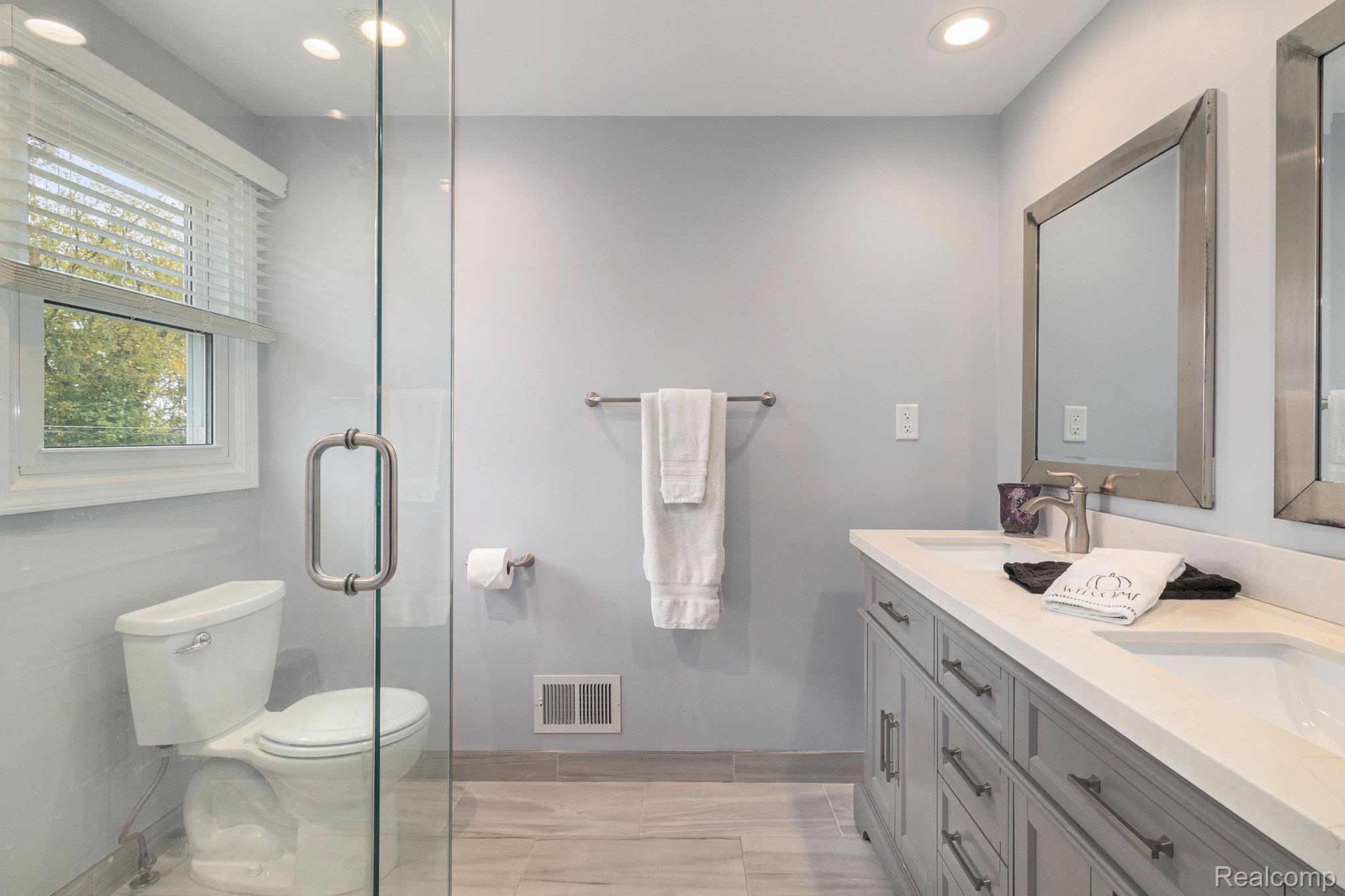 Bloomfield Charter Township, Michigan 48304, United States, 4 Bedrooms Bedrooms, ,3 BathroomsBathrooms,Residential,Pending,237182