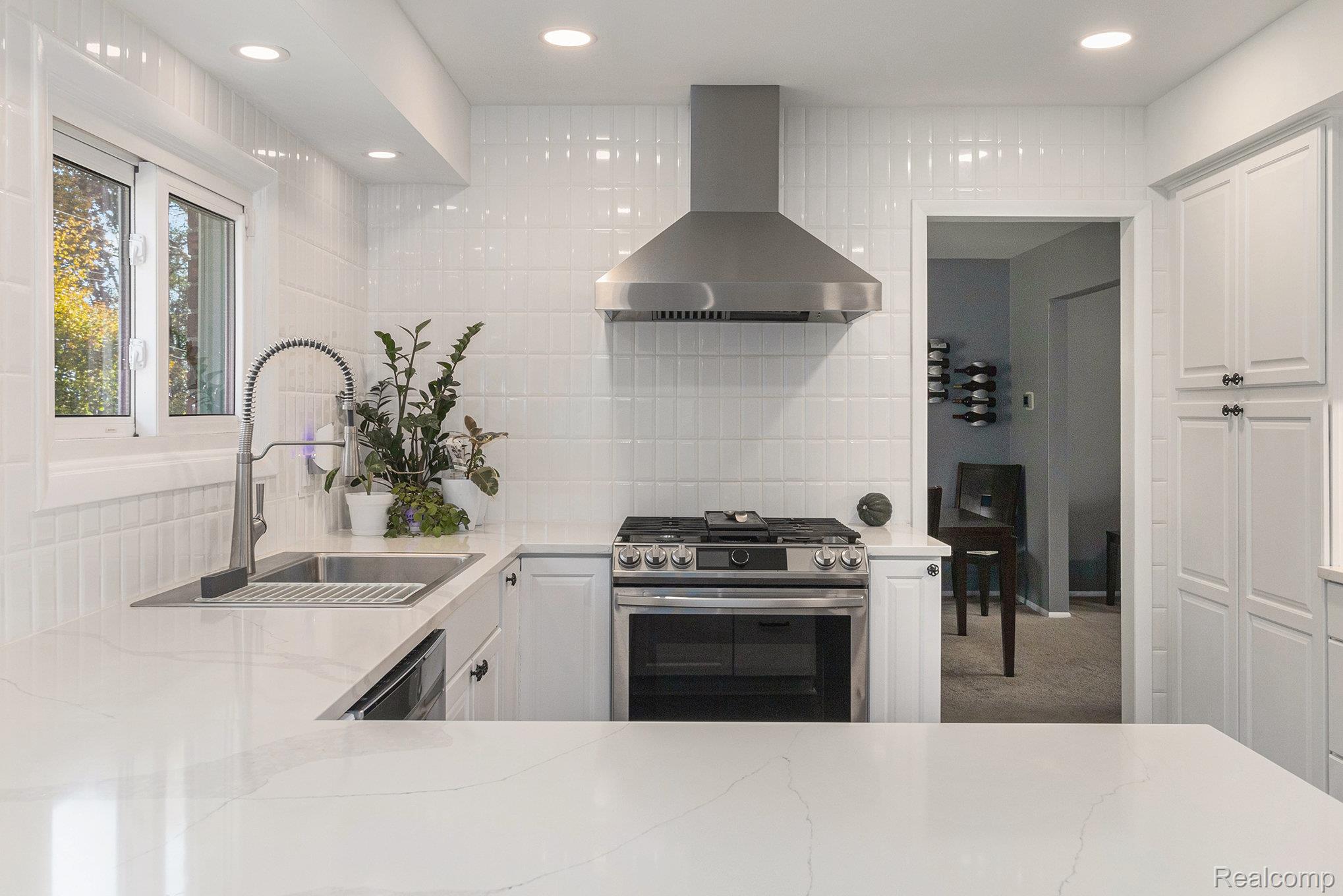 Bloomfield Charter Township, Michigan 48304, United States, 4 Bedrooms Bedrooms, ,3 BathroomsBathrooms,Residential,Pending,237182