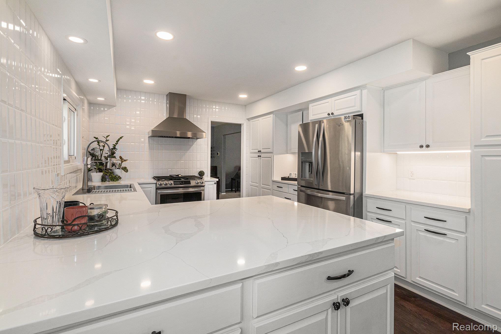 Bloomfield Charter Township, Michigan 48304, United States, 4 Bedrooms Bedrooms, ,3 BathroomsBathrooms,Residential,Pending,237182