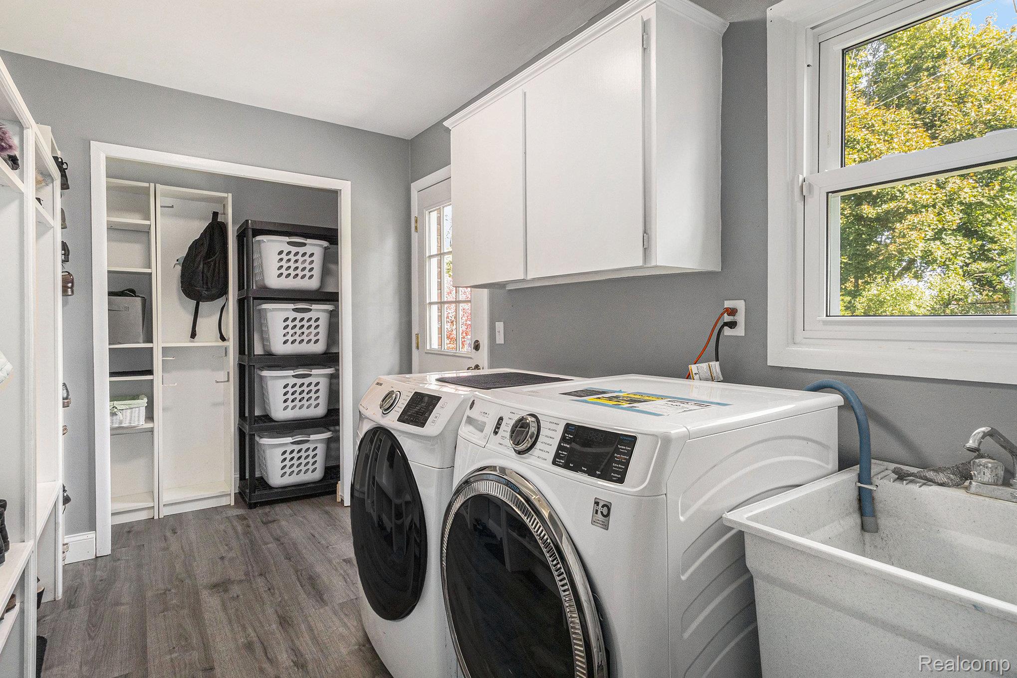 Bloomfield Charter Township, Michigan 48304, United States, 4 Bedrooms Bedrooms, ,3 BathroomsBathrooms,Residential,Pending,237182