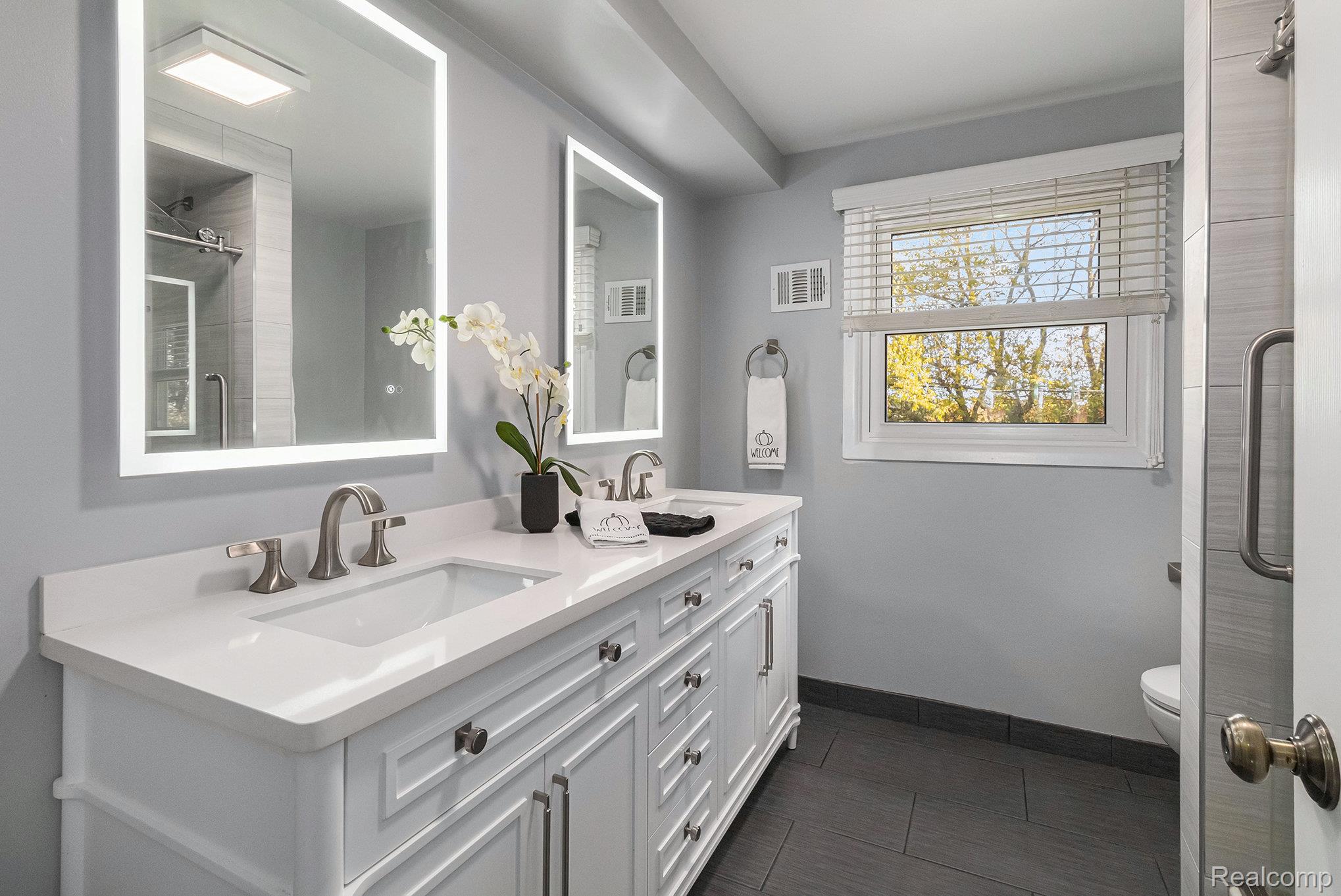 Bloomfield Charter Township, Michigan 48304, United States, 4 Bedrooms Bedrooms, ,3 BathroomsBathrooms,Residential,Pending,237182