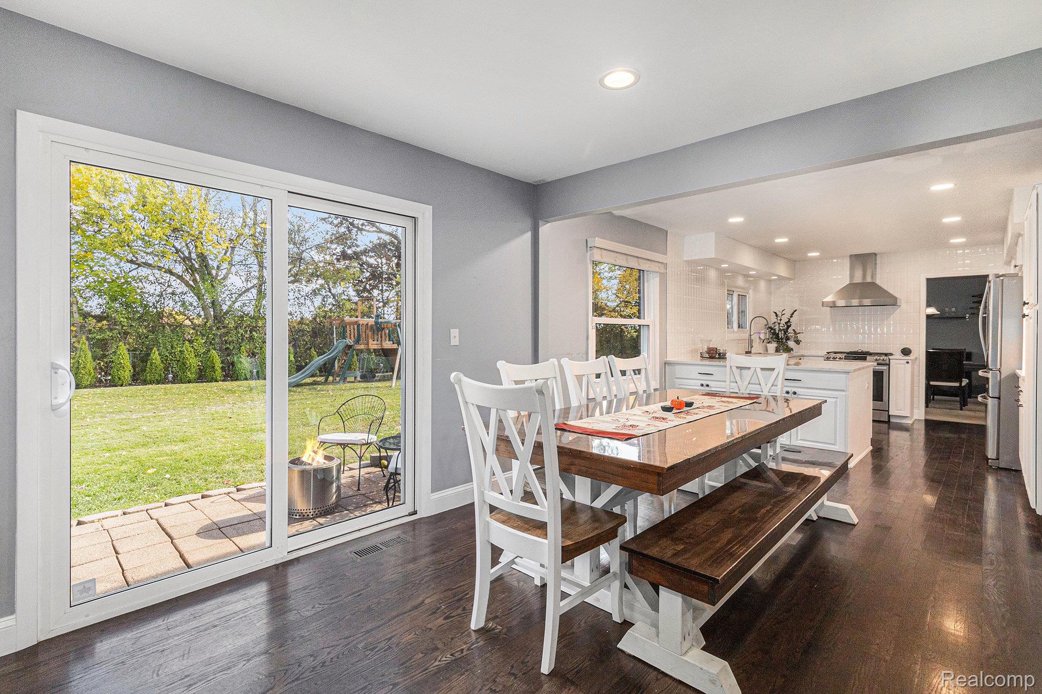 Bloomfield Charter Township, Michigan 48304, United States, 4 Bedrooms Bedrooms, ,3 BathroomsBathrooms,Residential,Pending,237182