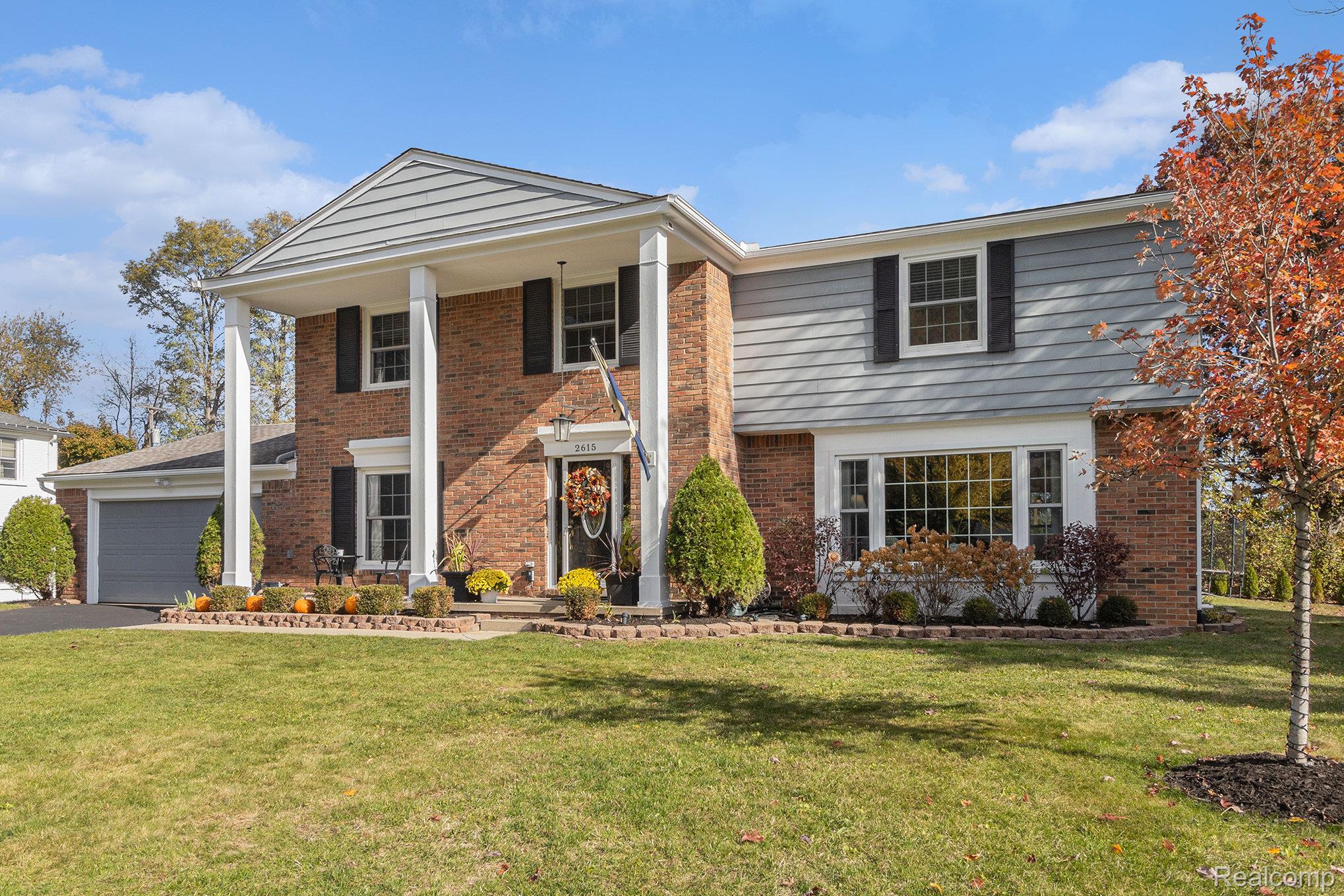 Bloomfield Charter Township, Michigan 48304, United States, 4 Bedrooms Bedrooms, ,3 BathroomsBathrooms,Residential,Pending,237182