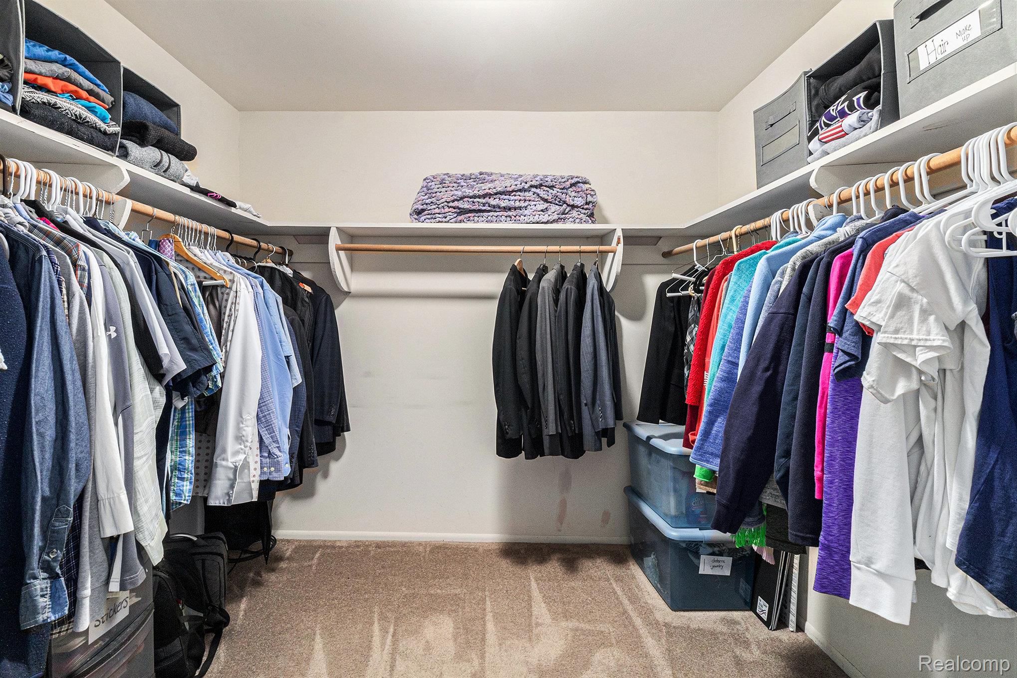 Bloomfield Charter Township, Michigan 48304, United States, 4 Bedrooms Bedrooms, ,3 BathroomsBathrooms,Residential,Pending,237182